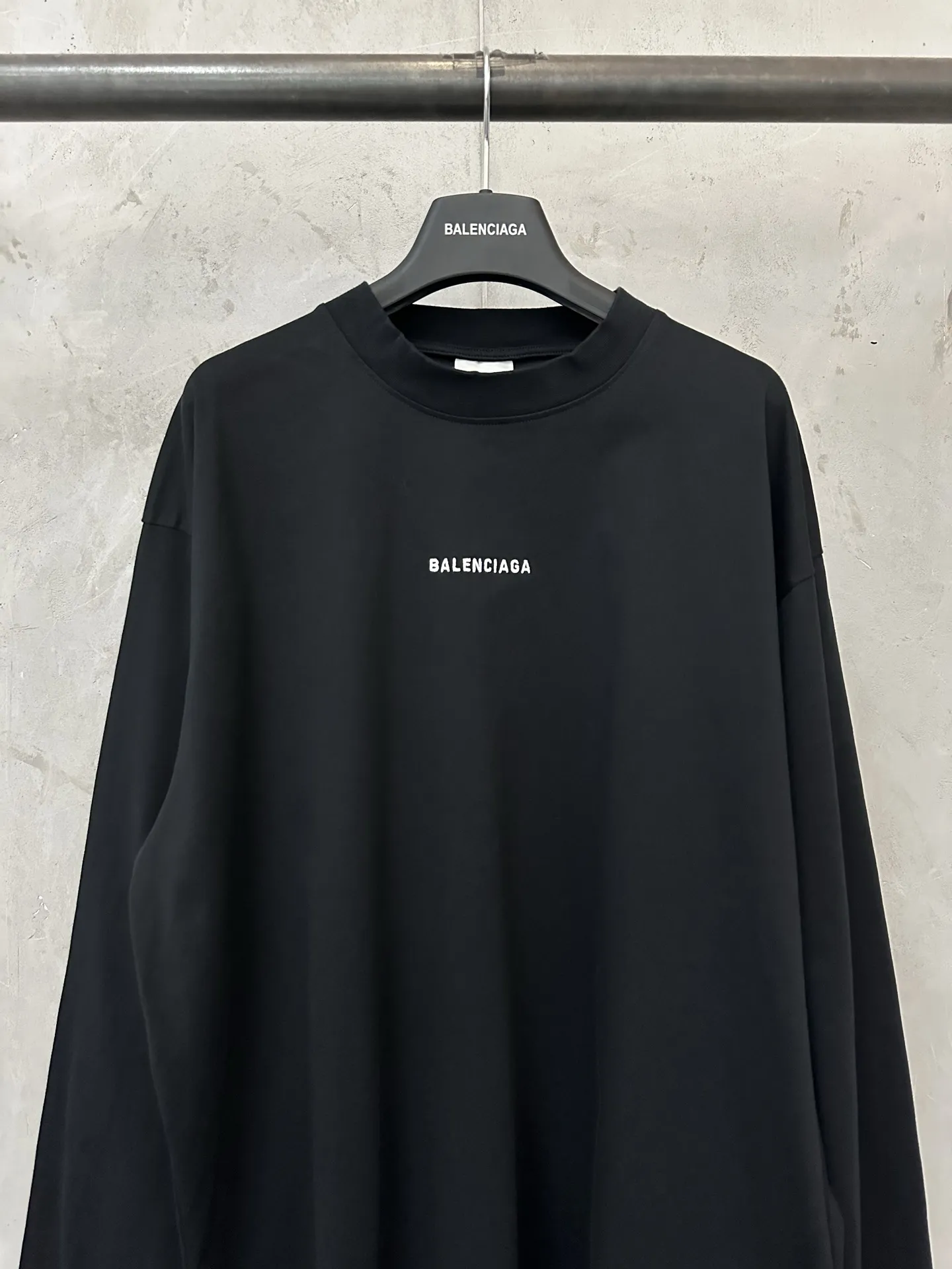 Logo Embroidered Long-Sleeve T-Shirt D23023527 — view 3