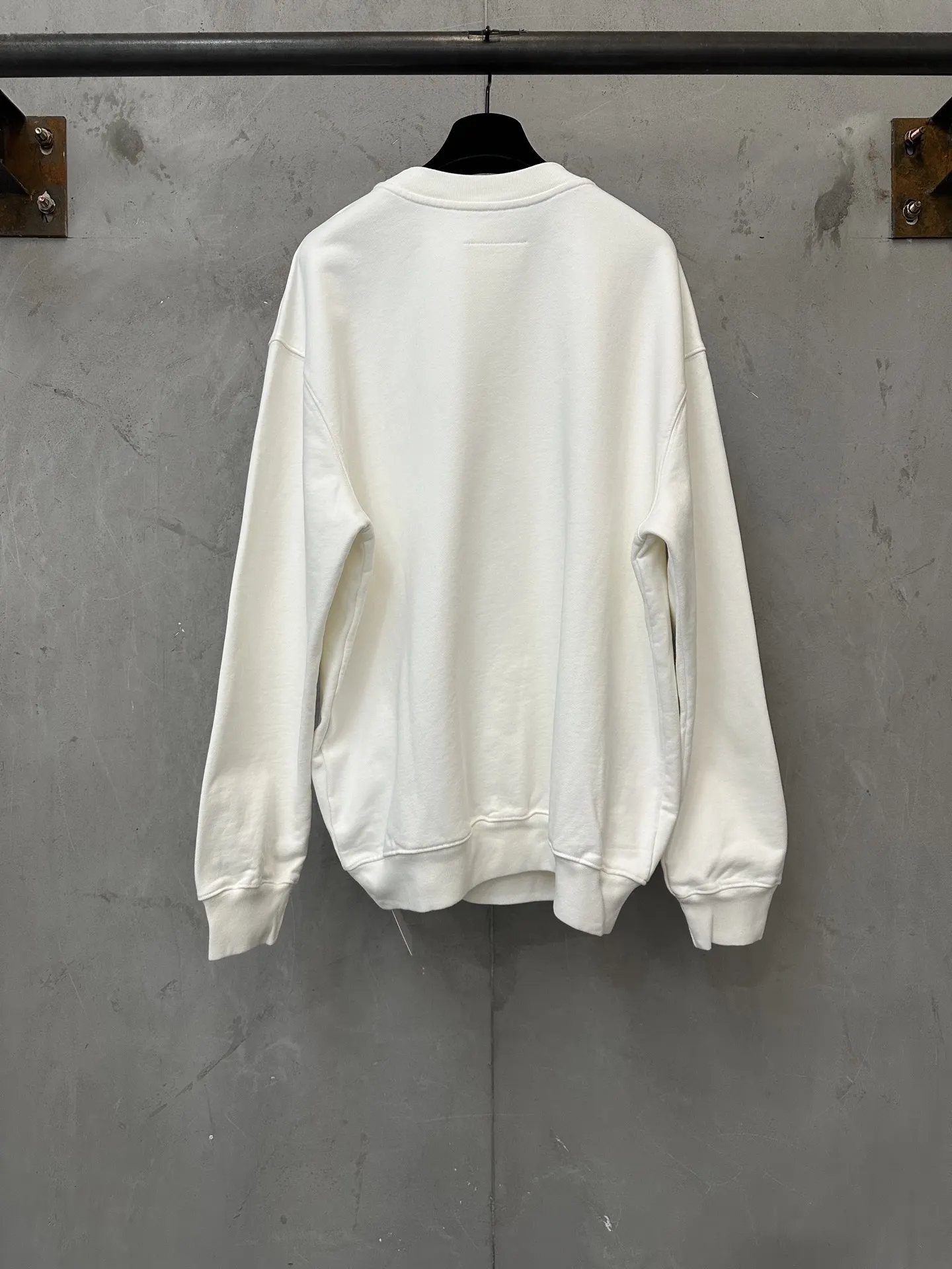 MM6 Maison Margiela Logo Embroidered Crew-Neck Sweatshirt D25021818 — view 2