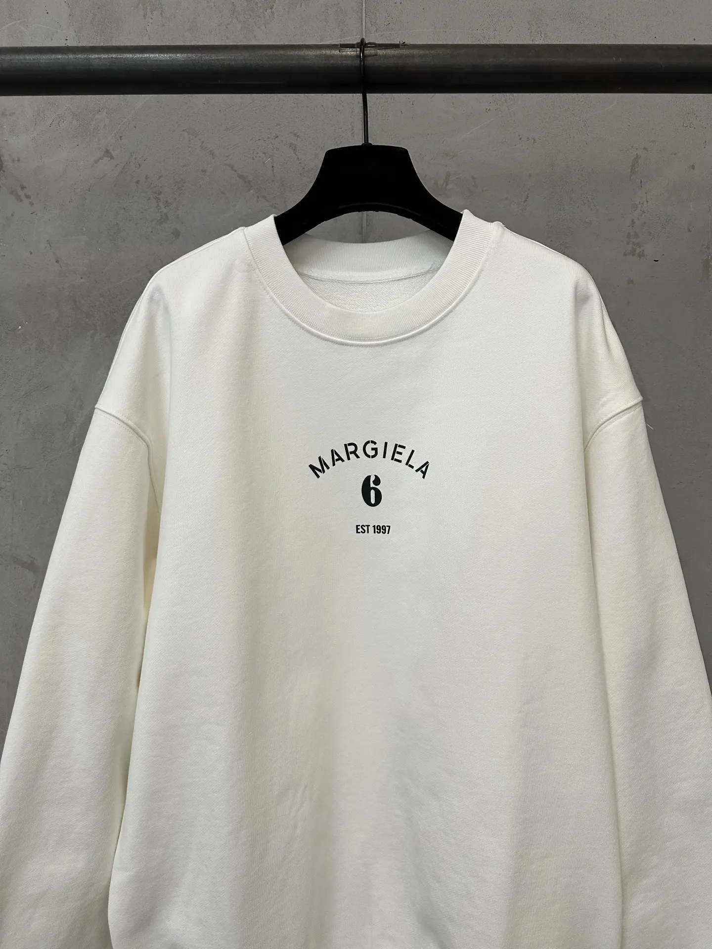 MM6 Maison Margiela Logo Embroidered Crew-Neck Sweatshirt D25021818 — view 3