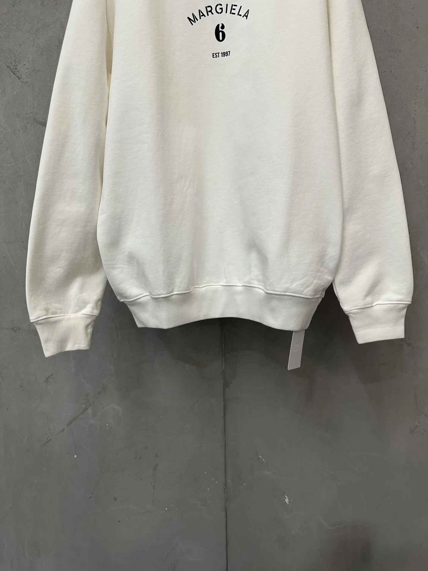 MM6 Maison Margiela Logo Embroidered Crew-Neck Sweatshirt D25021818 — view 4