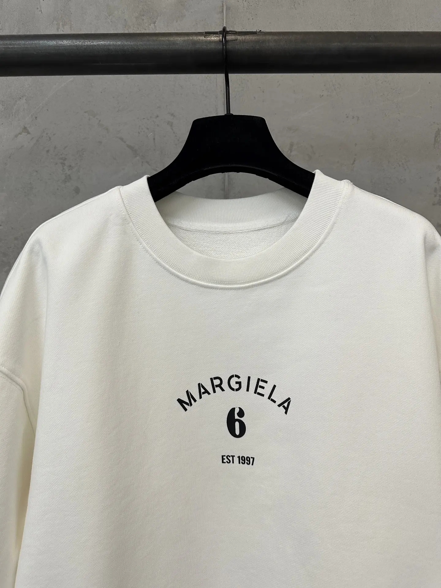 MM6 Maison Margiela Logo Embroidered Crew-Neck Sweatshirt D25021818 — view 5