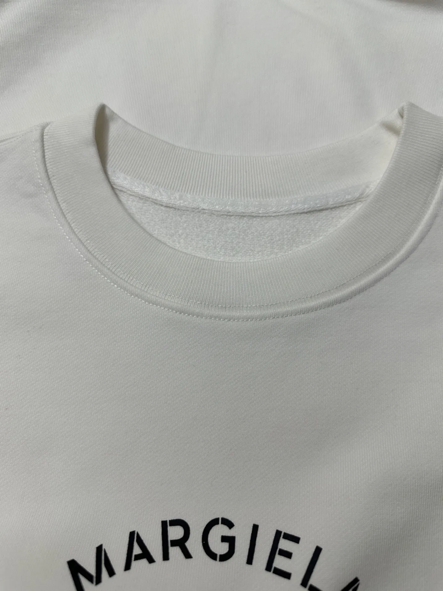 MM6 Maison Margiela Logo Embroidered Crew-Neck Sweatshirt D25021818 — view 6