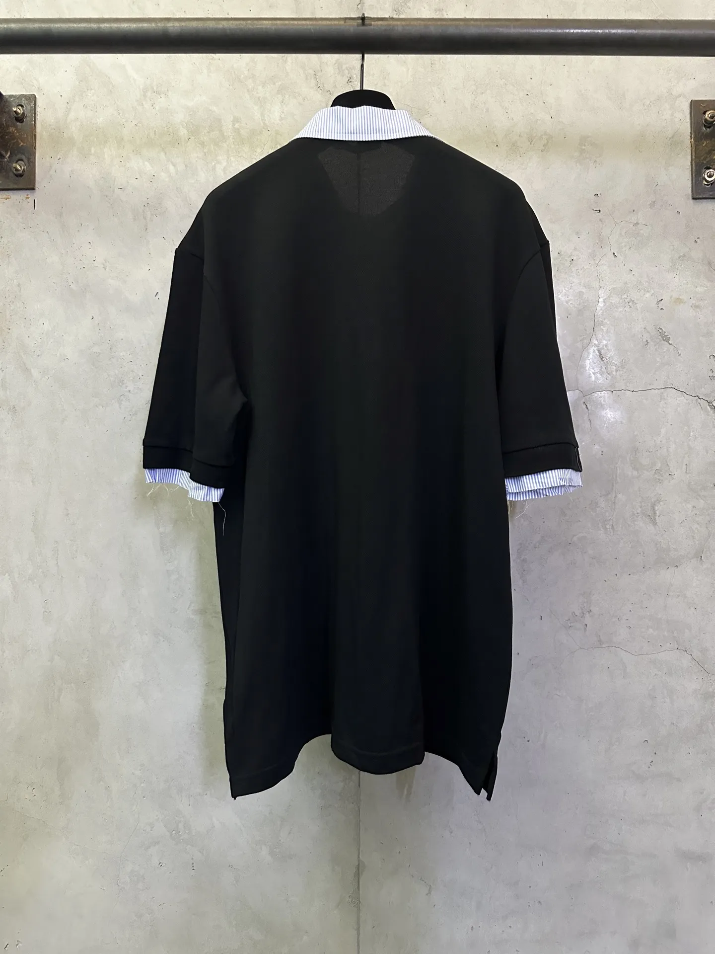 Contrast Collar Logo Embroidery Polo Shirt D26012777 — view 2