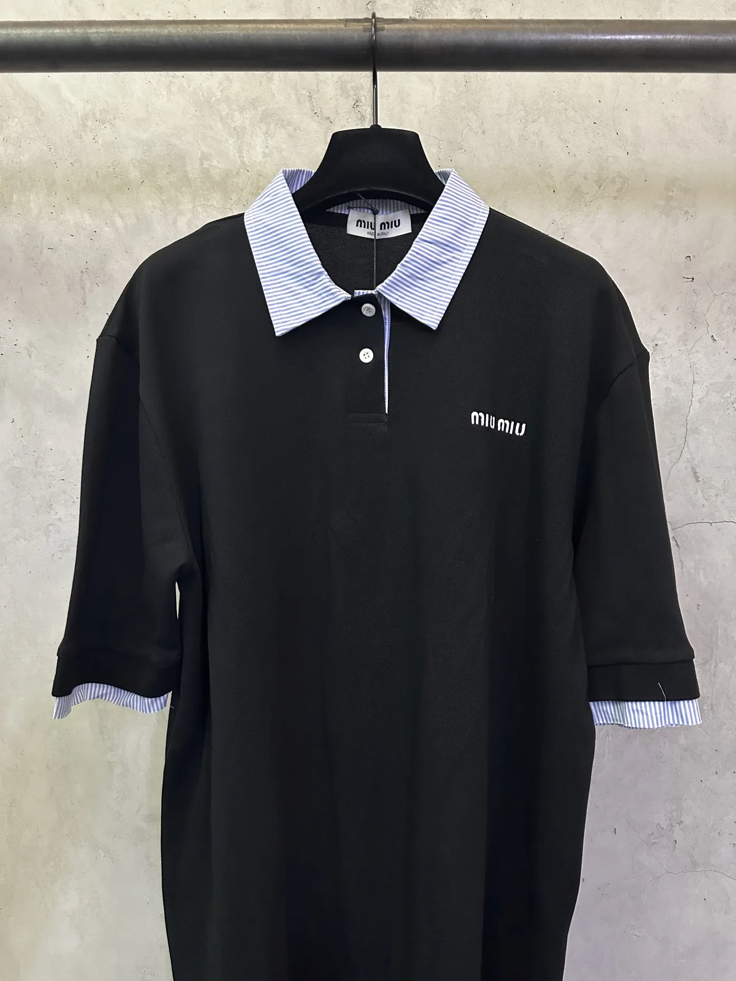 Contrast Collar Logo Embroidery Polo Shirt D26012777 — view 3