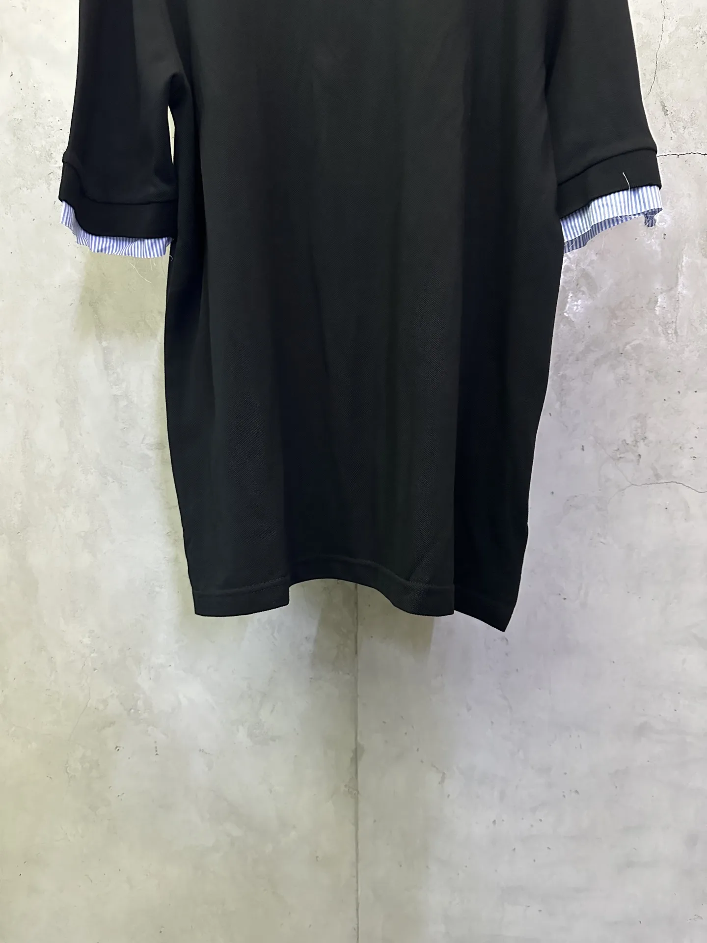 Contrast Collar Logo Embroidery Polo Shirt D26012777 — view 4
