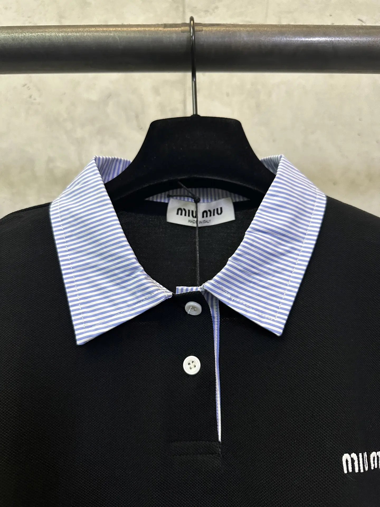 Contrast Collar Logo Embroidery Polo Shirt D26012777 — view 7