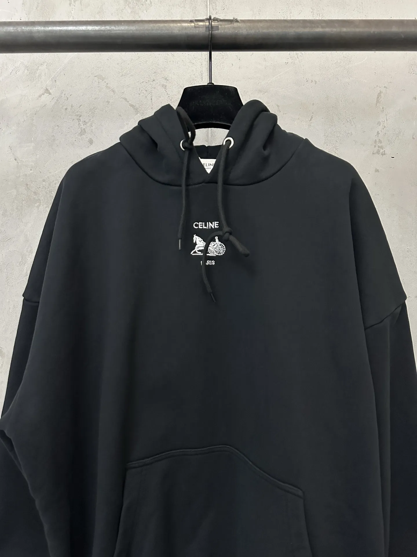 Triomphe Carriage Logo Embroidered Hoodie D28020152 — view 3