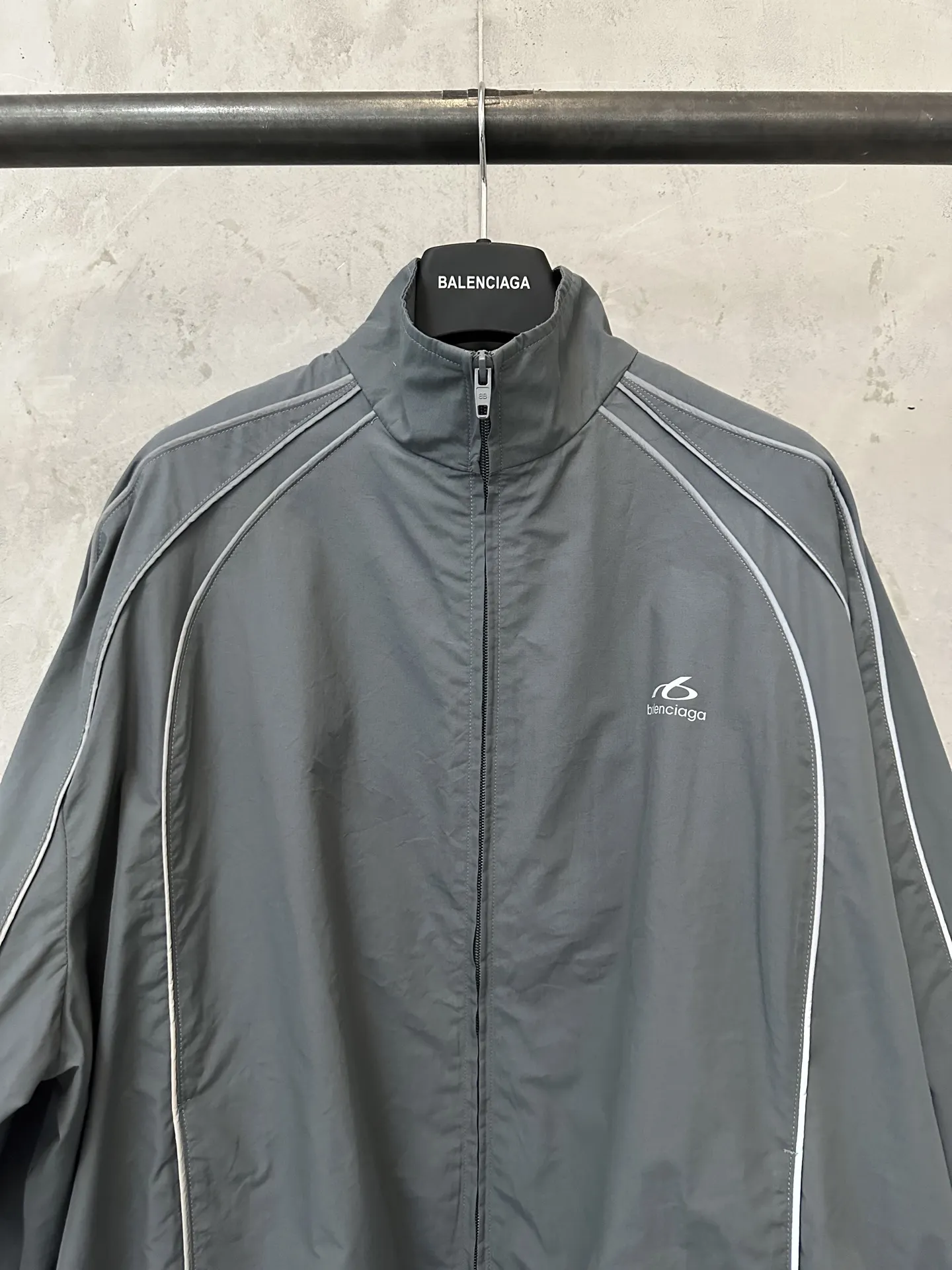 Reflective Logo Crinkled Nylon Track Jacket D31018968 — view 3