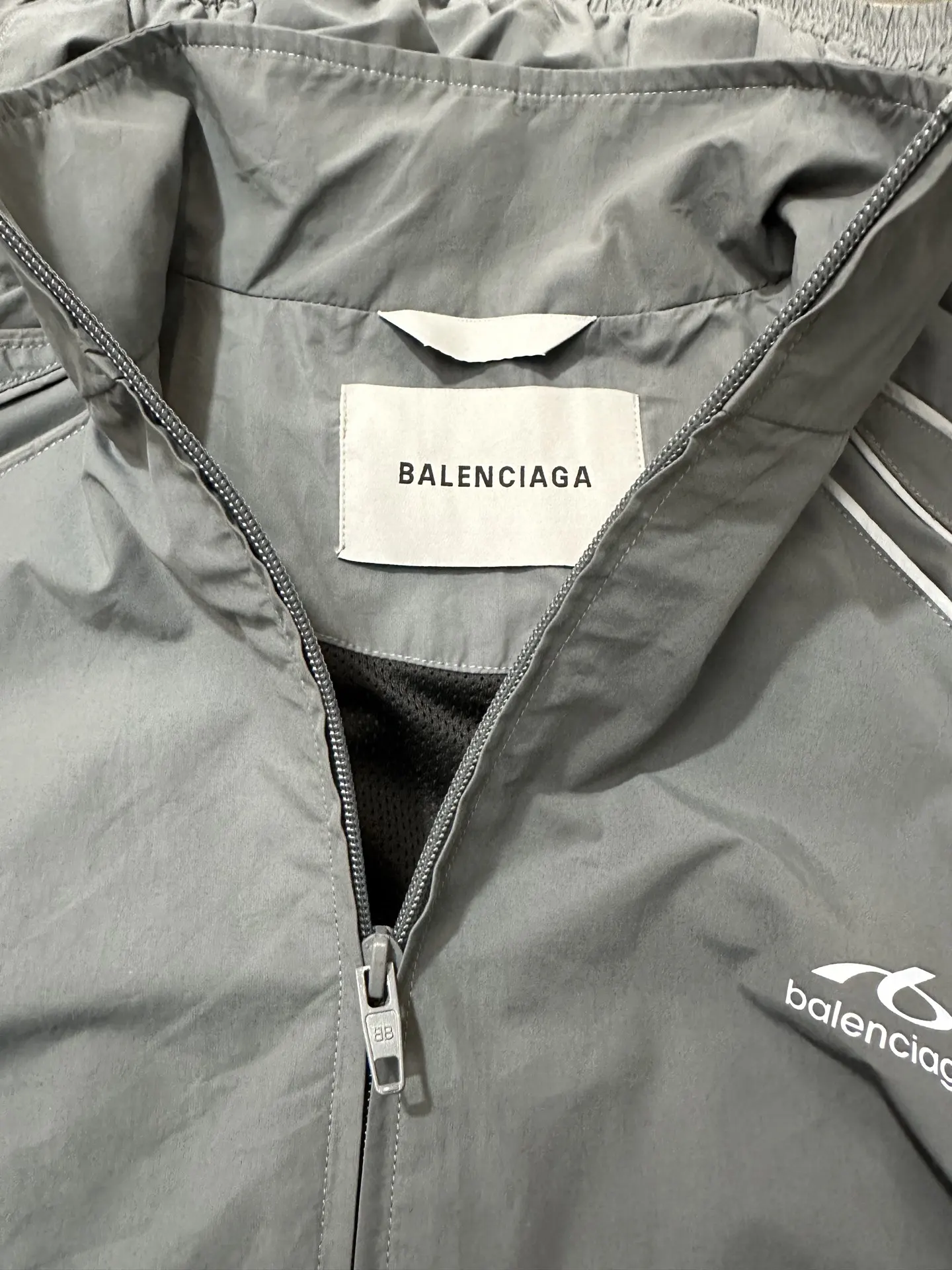 Reflective Logo Crinkled Nylon Track Jacket D31018968 — view 5