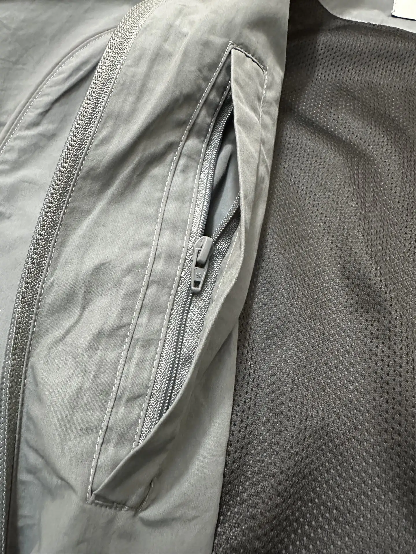 Reflective Logo Crinkled Nylon Track Jacket D31018968 — view 9