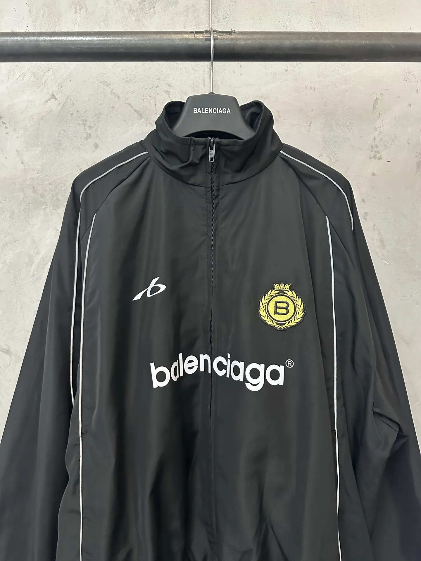 Logo-Print Reflective Trim Track Jacket D33023512 — view 3