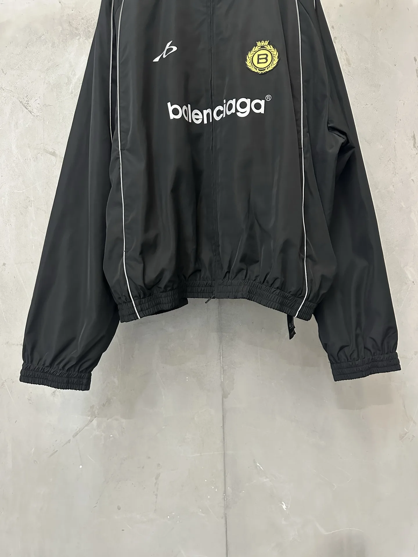Logo-Print Reflective Trim Track Jacket D33023512 — view 4