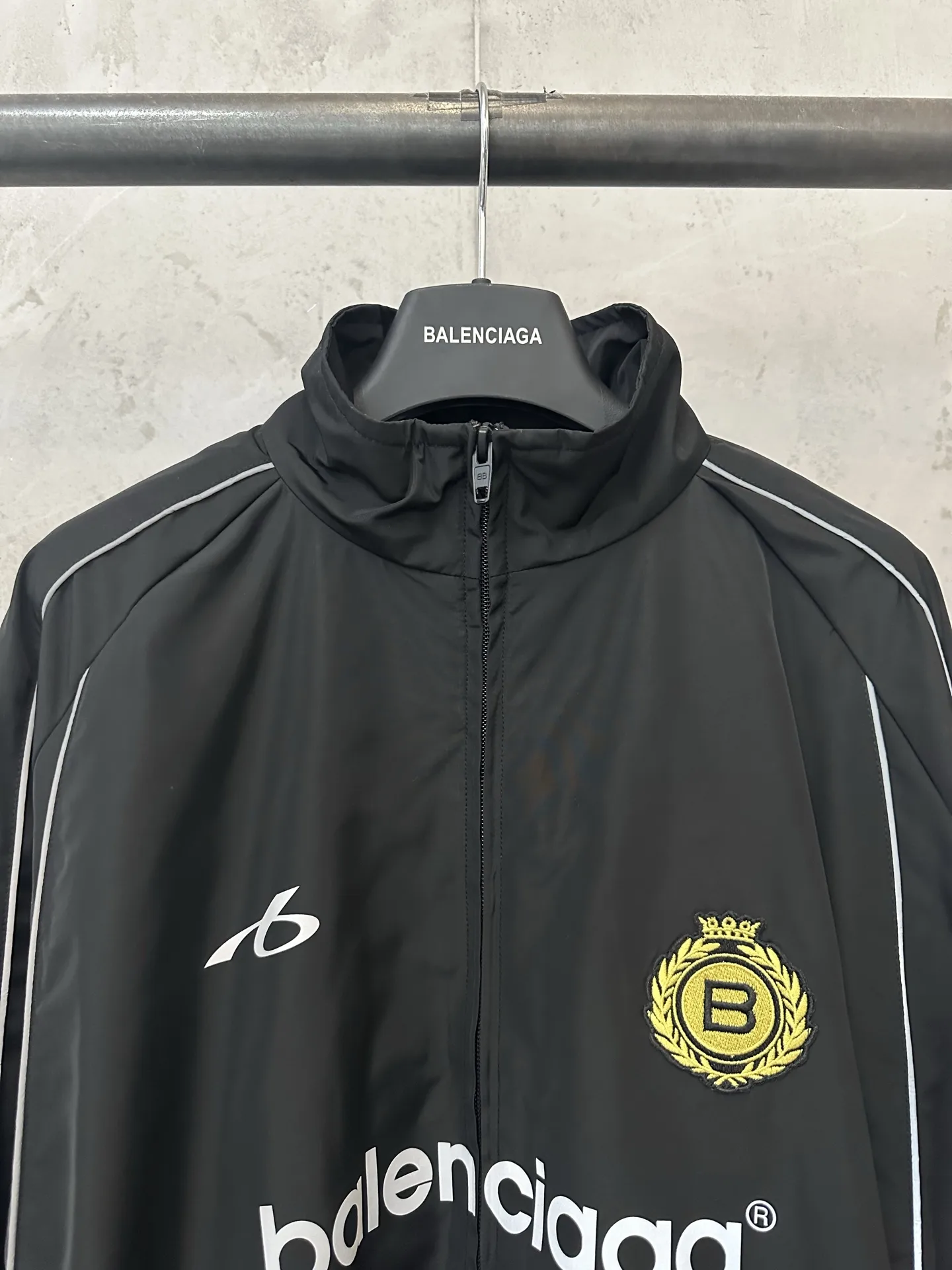 Logo-Print Reflective Trim Track Jacket D33023512 — view 5