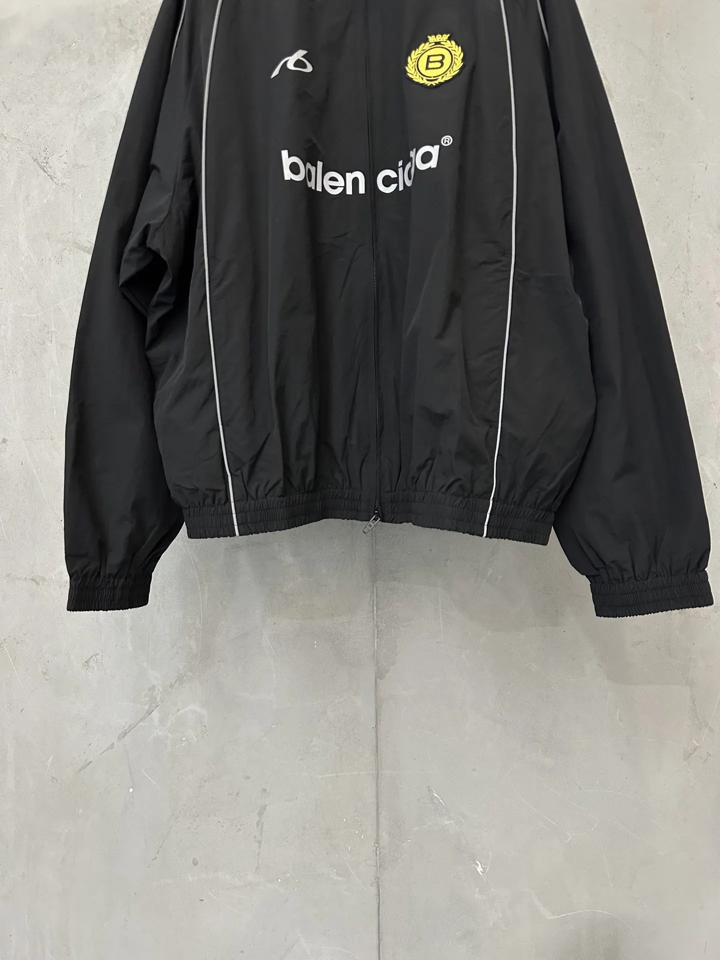 Logo-Print Reflective Trim Track Jacket D33024397 — view 4