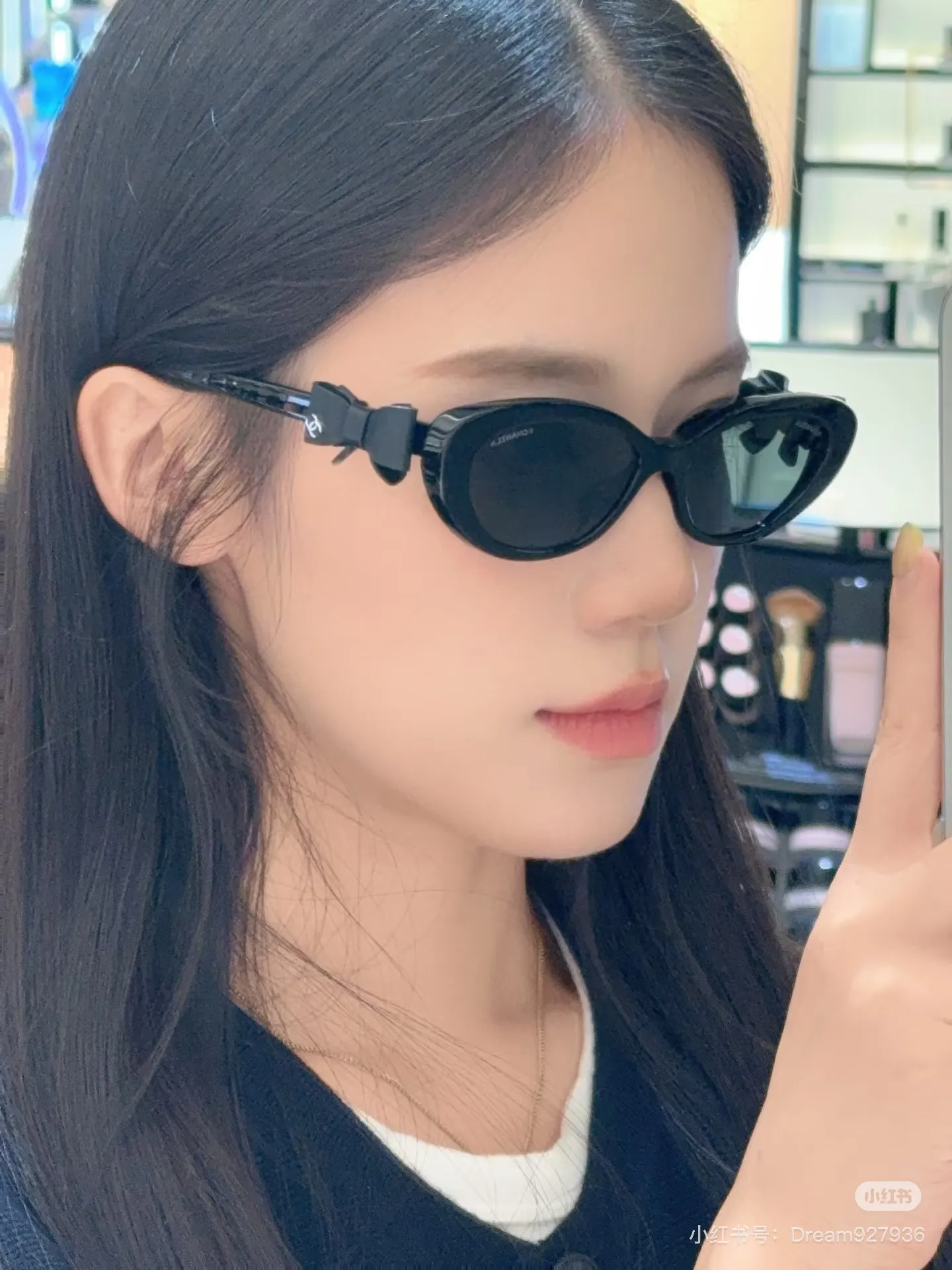 Chanel Bow Detail Sunglasses D20017774 — view 3