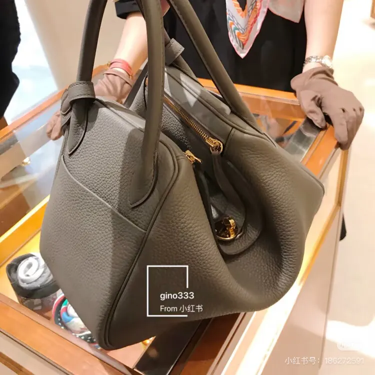 Lindy 26 Grained Leather Top-Handle Bag D43018504 — view 8