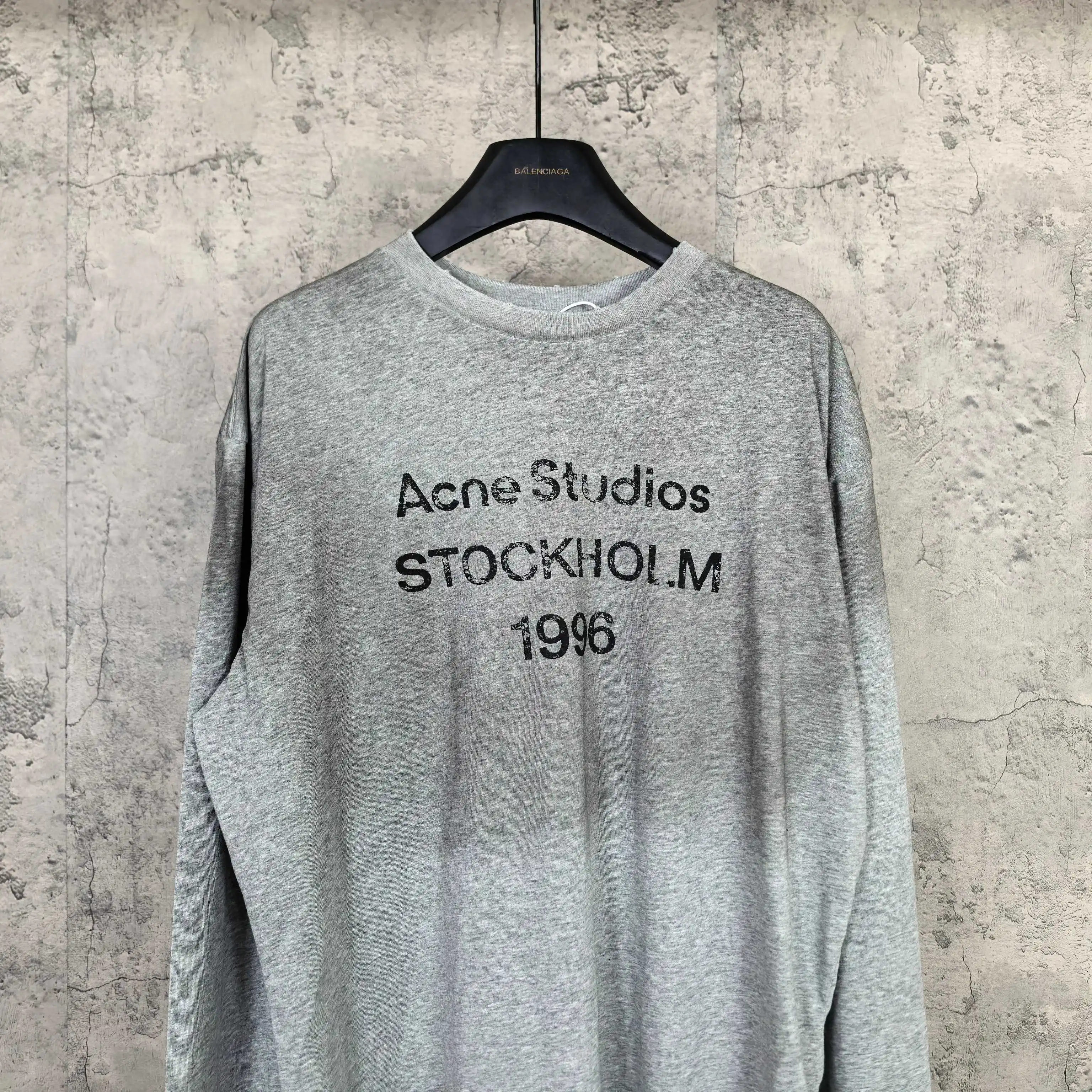 1996 Logo Distressed Long-Sleeve T-Shirt D14024563 — view 3