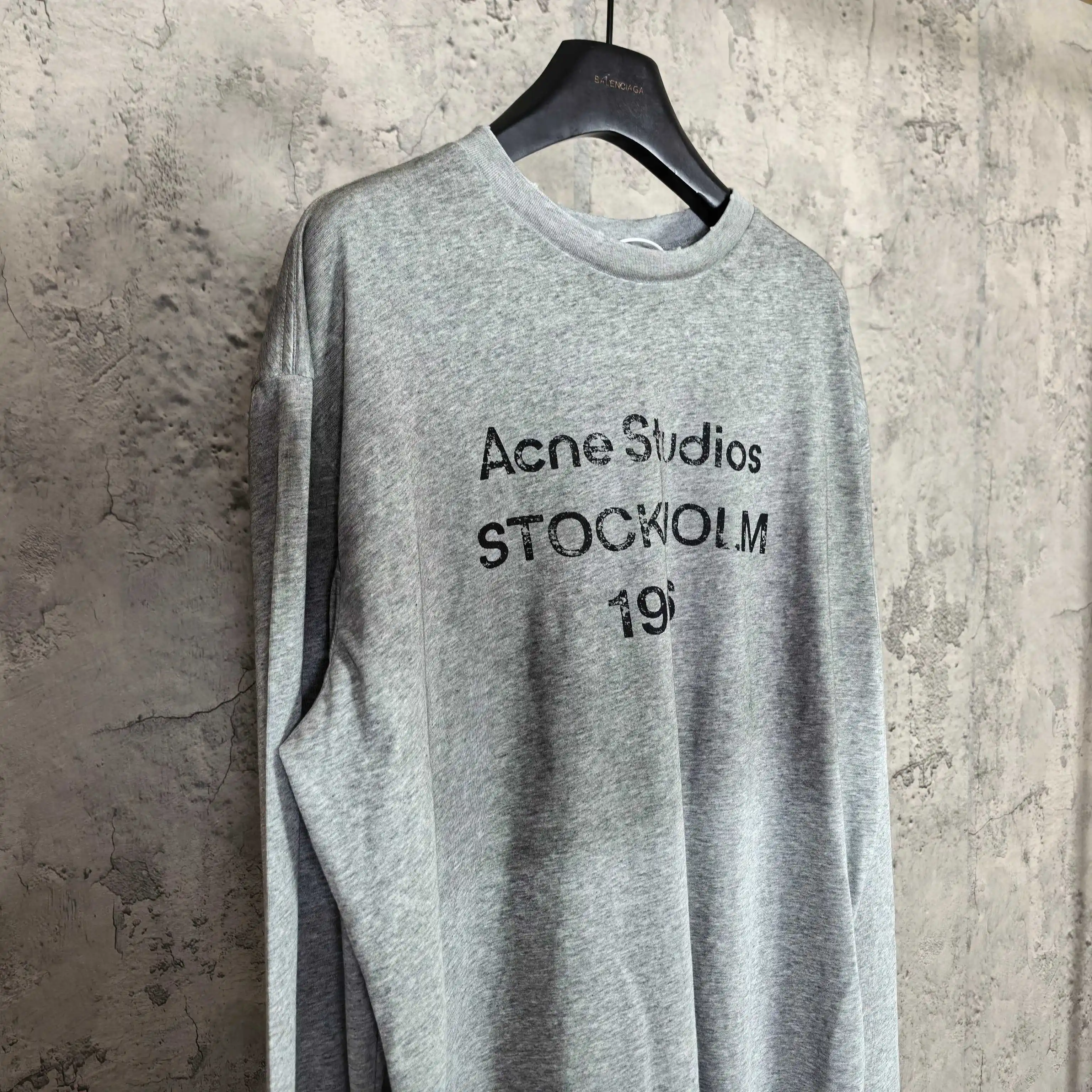 1996 Logo Distressed Long-Sleeve T-Shirt D14024563 — view 7