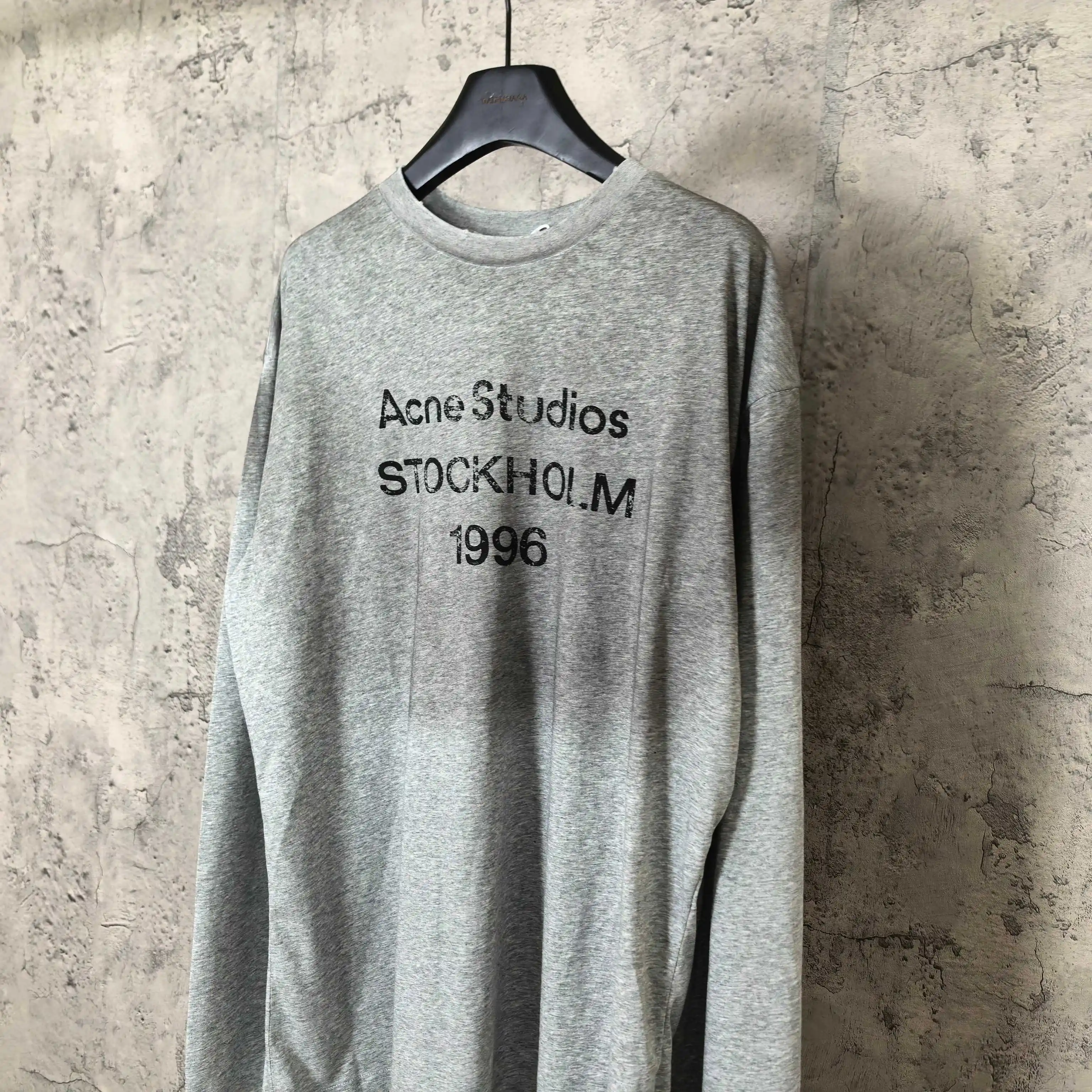1996 Logo Distressed Long-Sleeve T-Shirt D14024563 — view 9