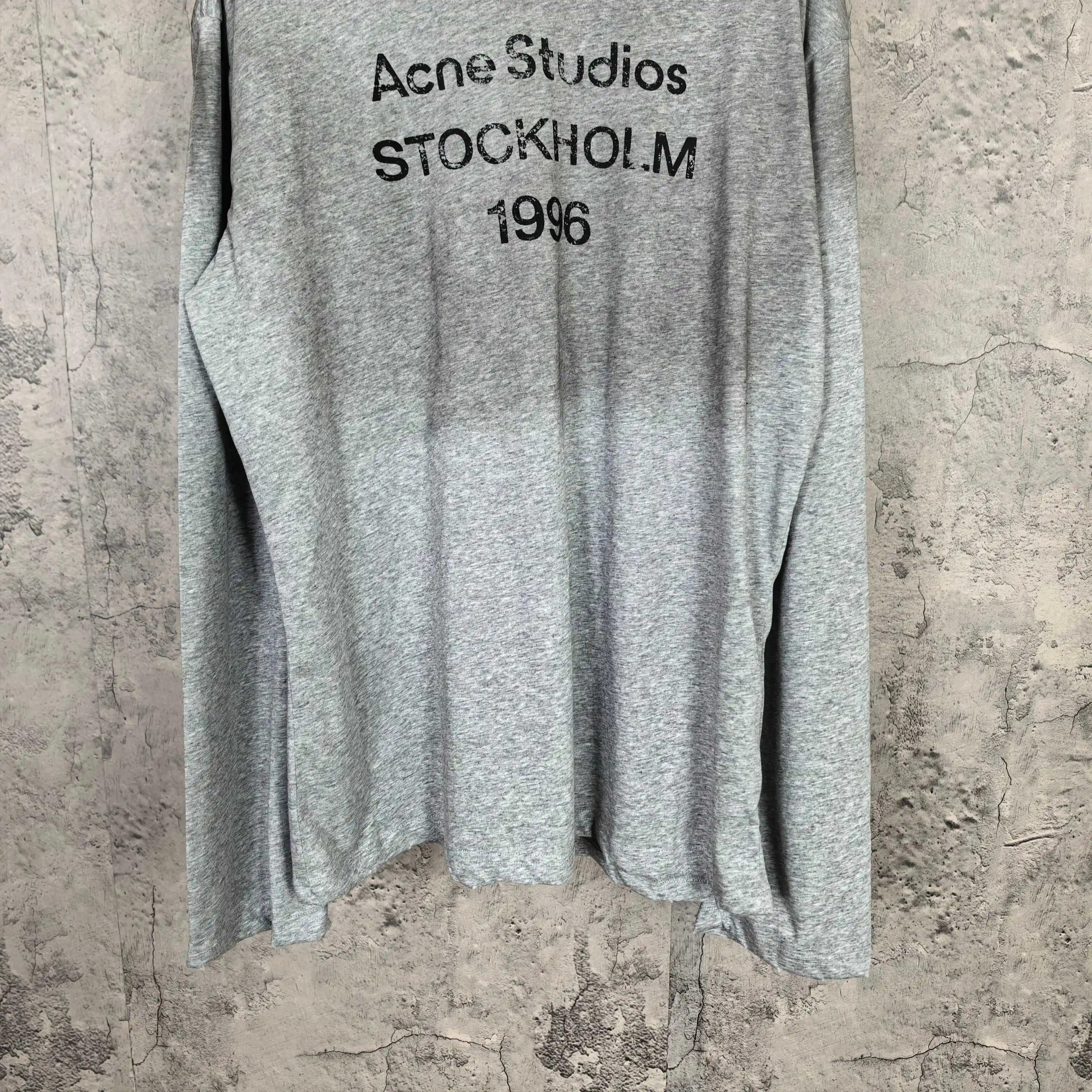 1996 Logo Distressed Long-Sleeve T-Shirt D14024563 — view 10