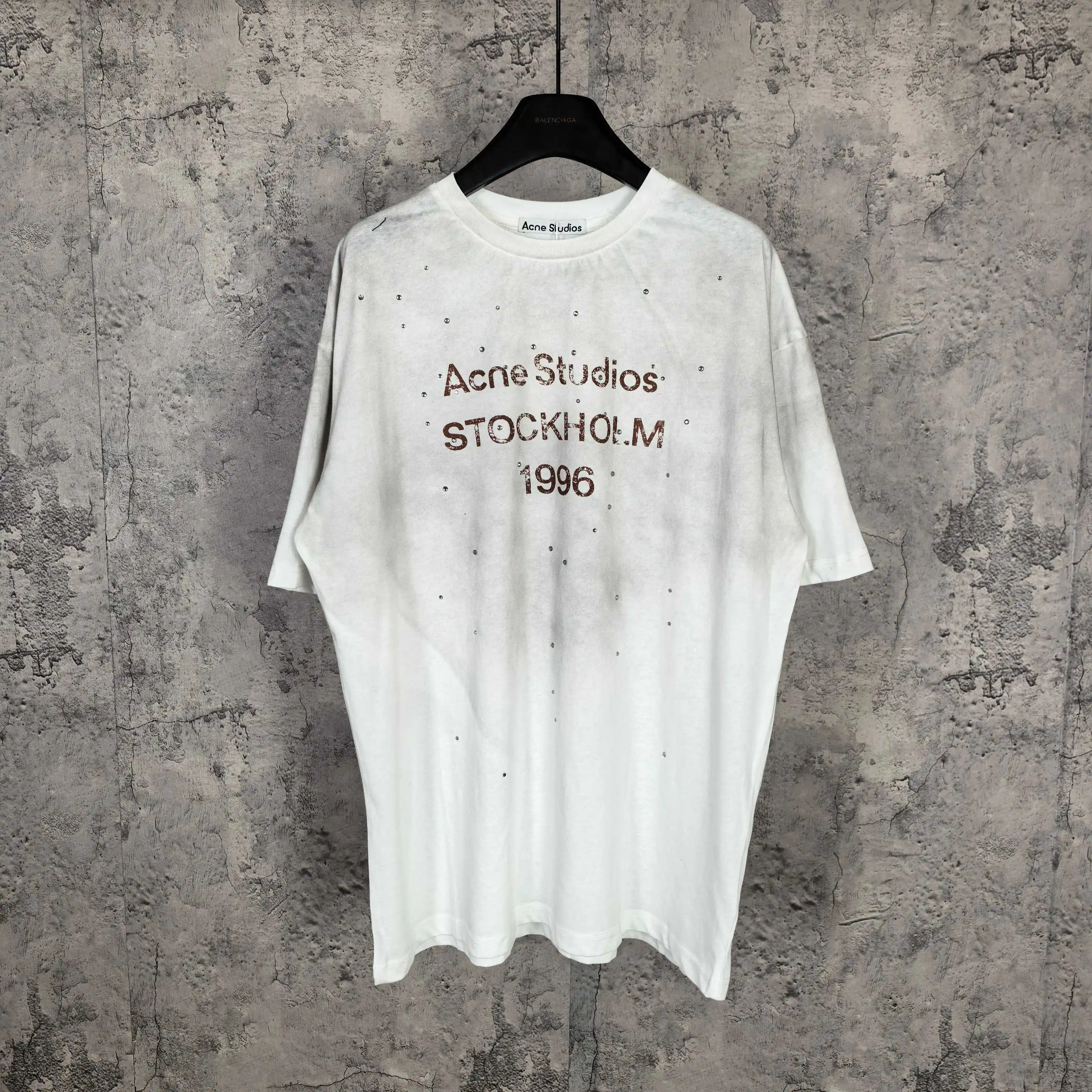 1996 Logo Rhinestone Distressed T-Shirt D14524531