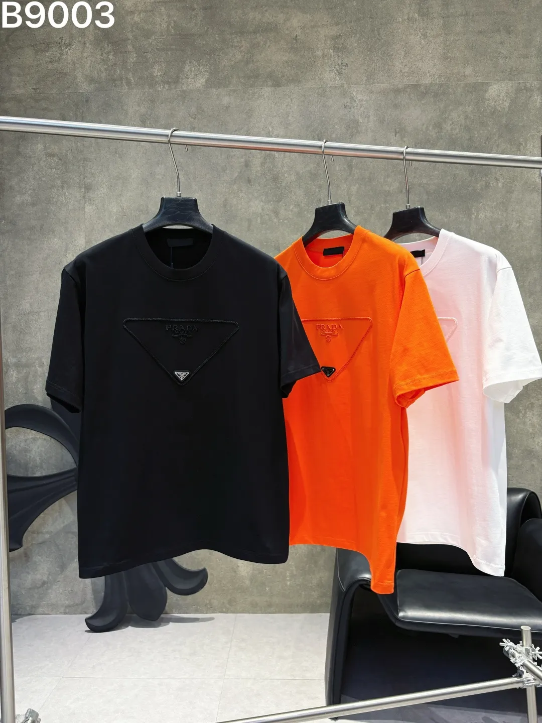 Embroidered Triangle Logo Cotton T-Shirt D15519041 — view 5
