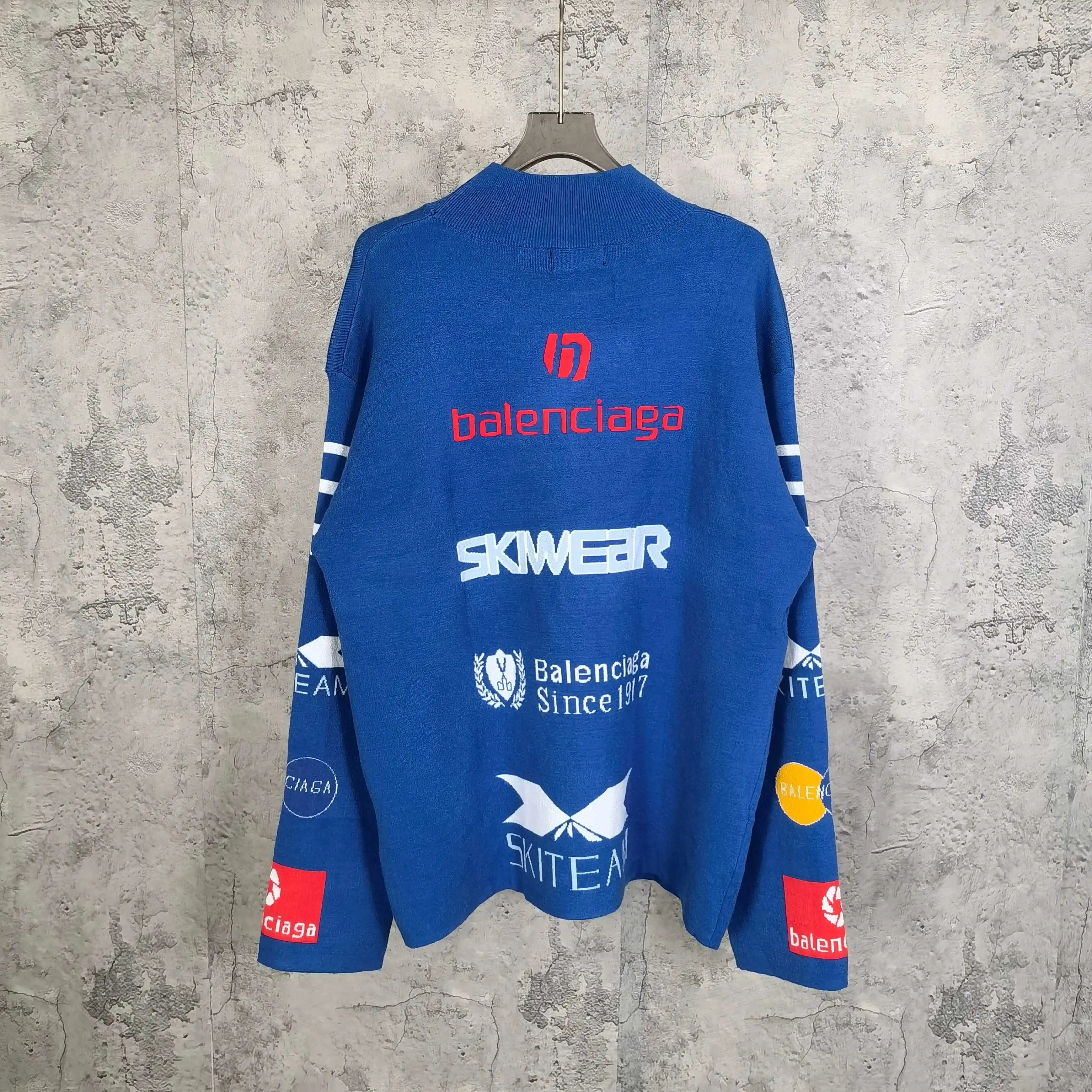 Skiwear Sponsor Logo Mock-Neck Sweater D20024463 — view 2