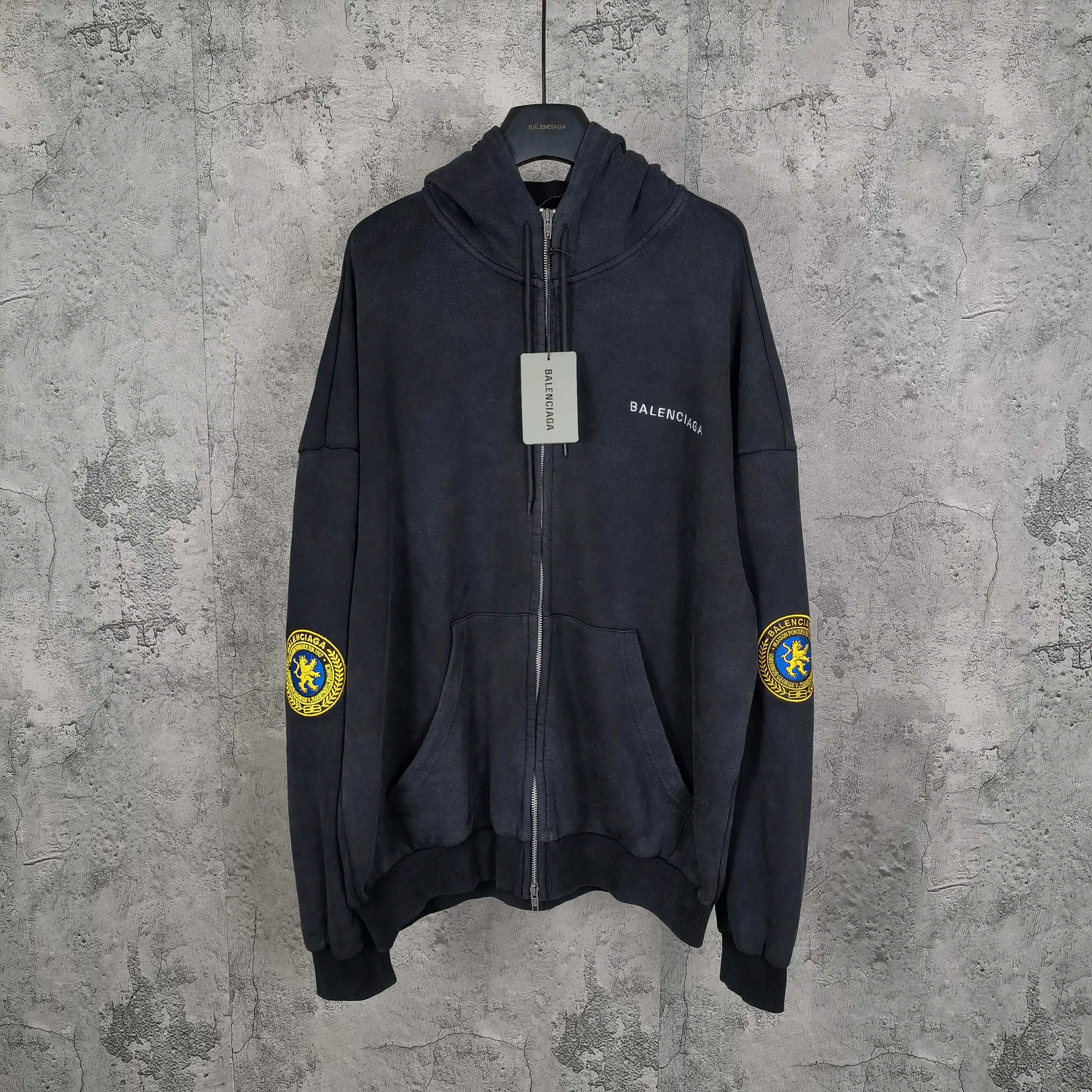 Oversized Embroidered Zip-Up Hoodie D24024462