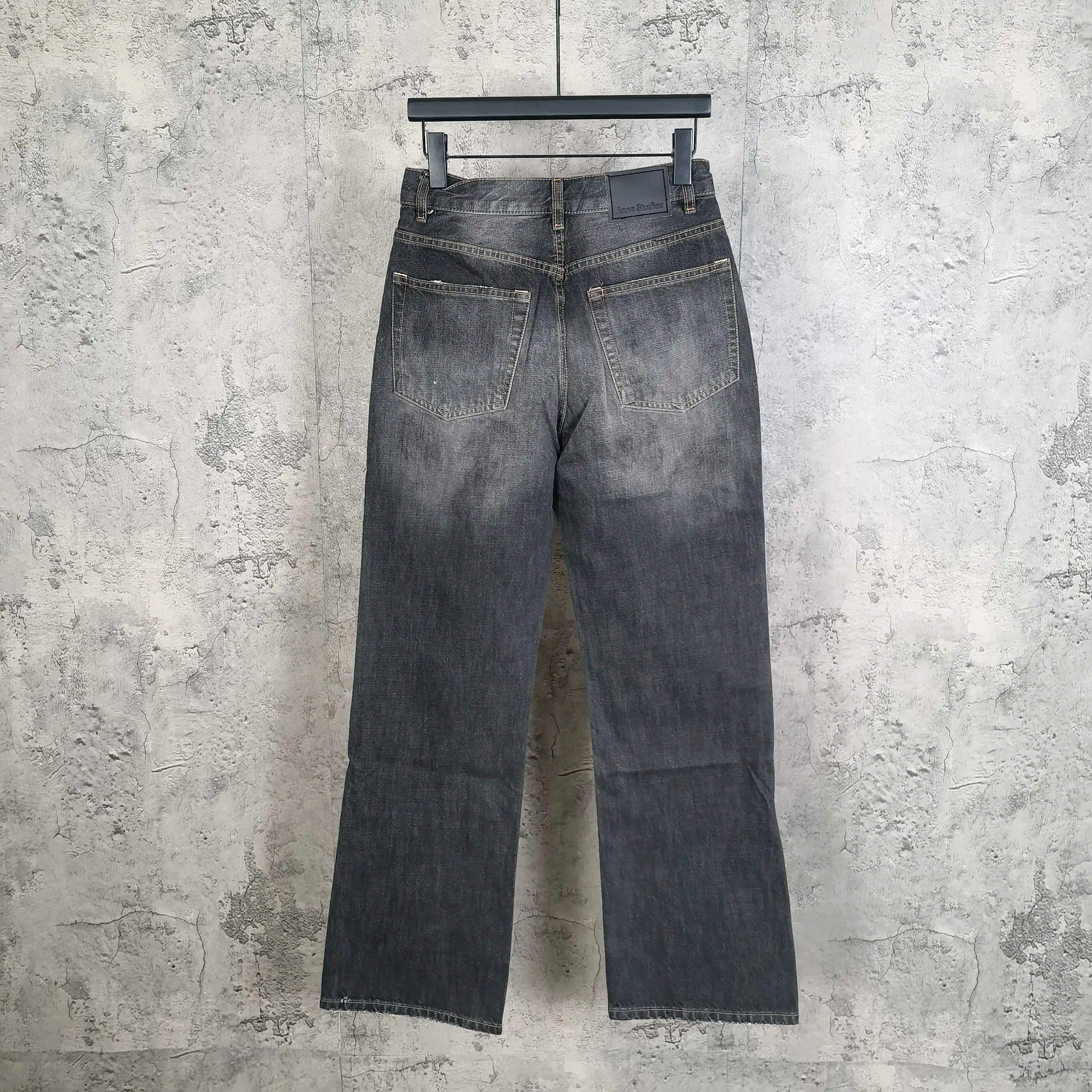 Graffiti Print Washed Straight-Leg Jeans D24524544 — view 2