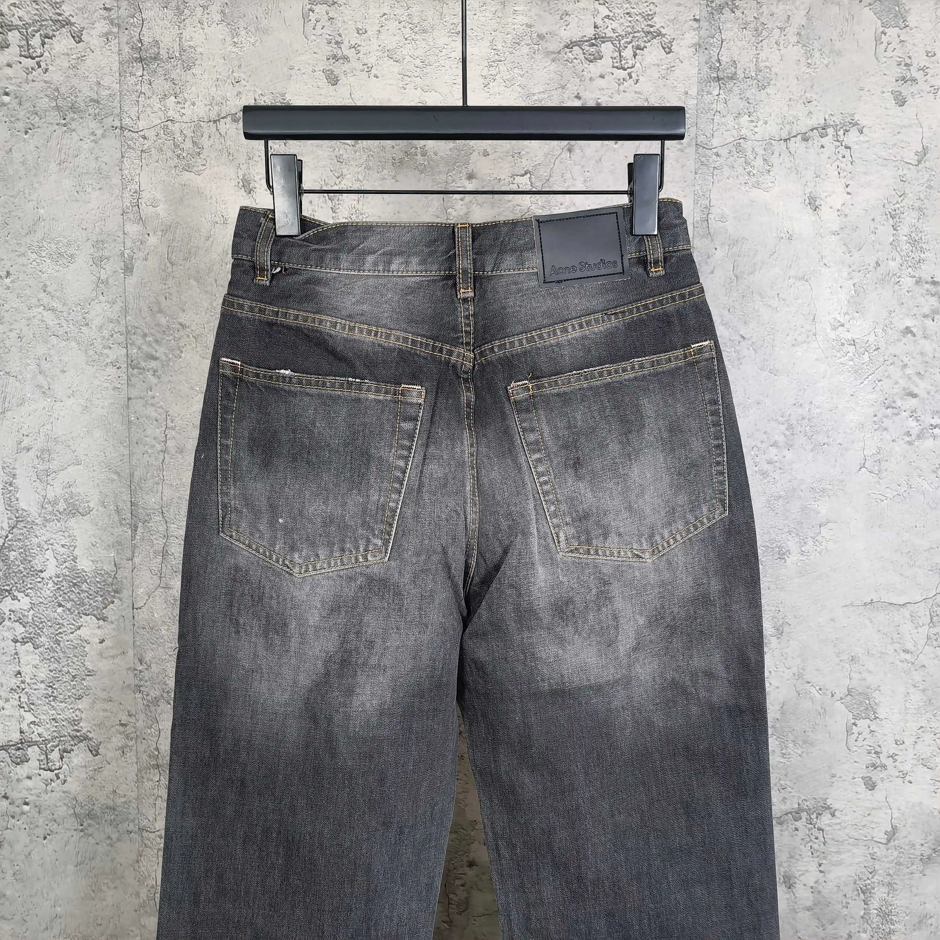 Graffiti Print Washed Straight-Leg Jeans D24524544 — view 6