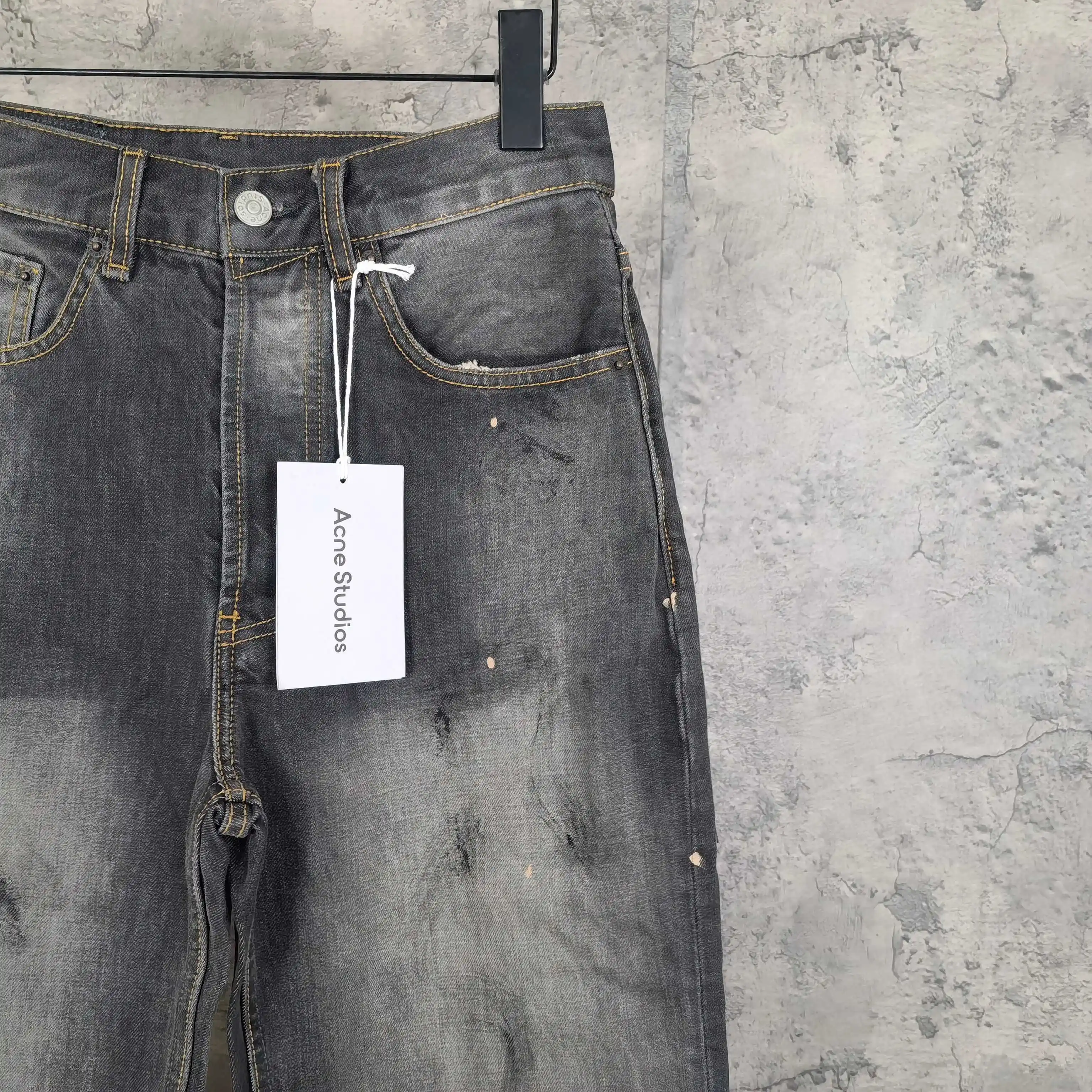 Graffiti Print Washed Straight-Leg Jeans D24524544 — view 8