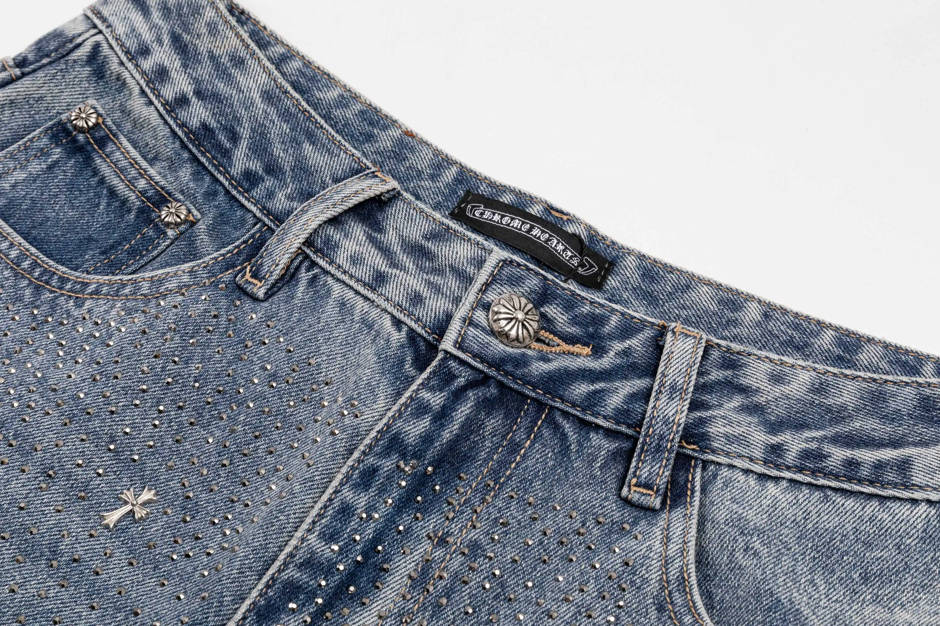 Rhinestone-Embellished Straight-Leg Jeans D25019740 — view 3