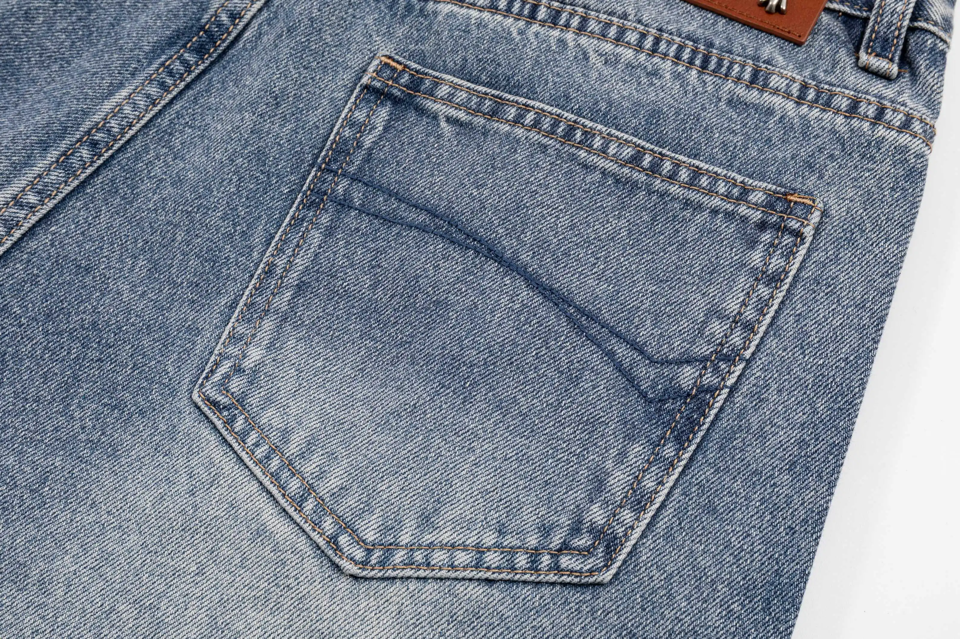 Rhinestone-Embellished Straight-Leg Jeans D25019740 — view 6