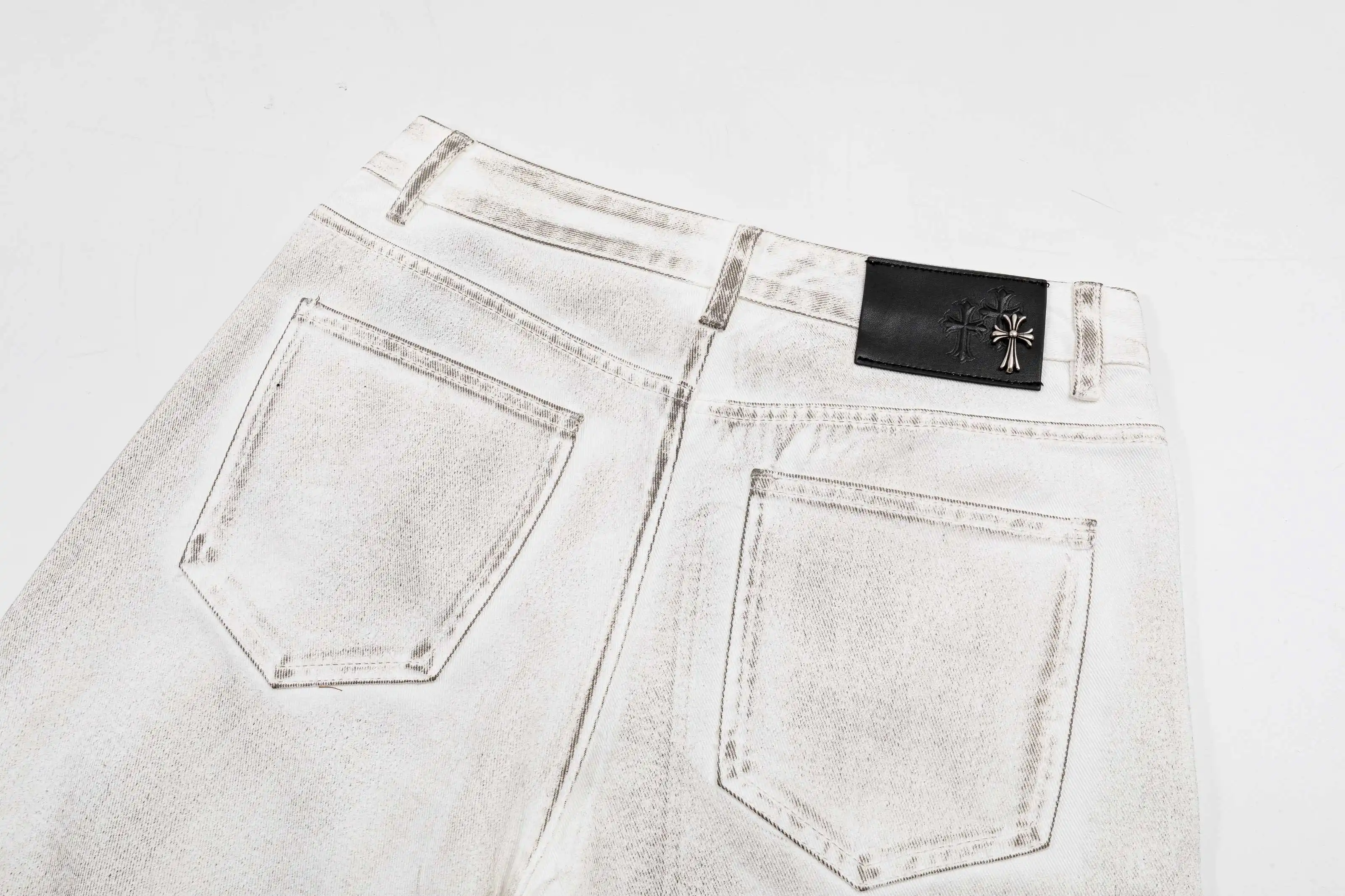 Rhinestone Embellished Straight-Leg Jeans D25019741 — view 4