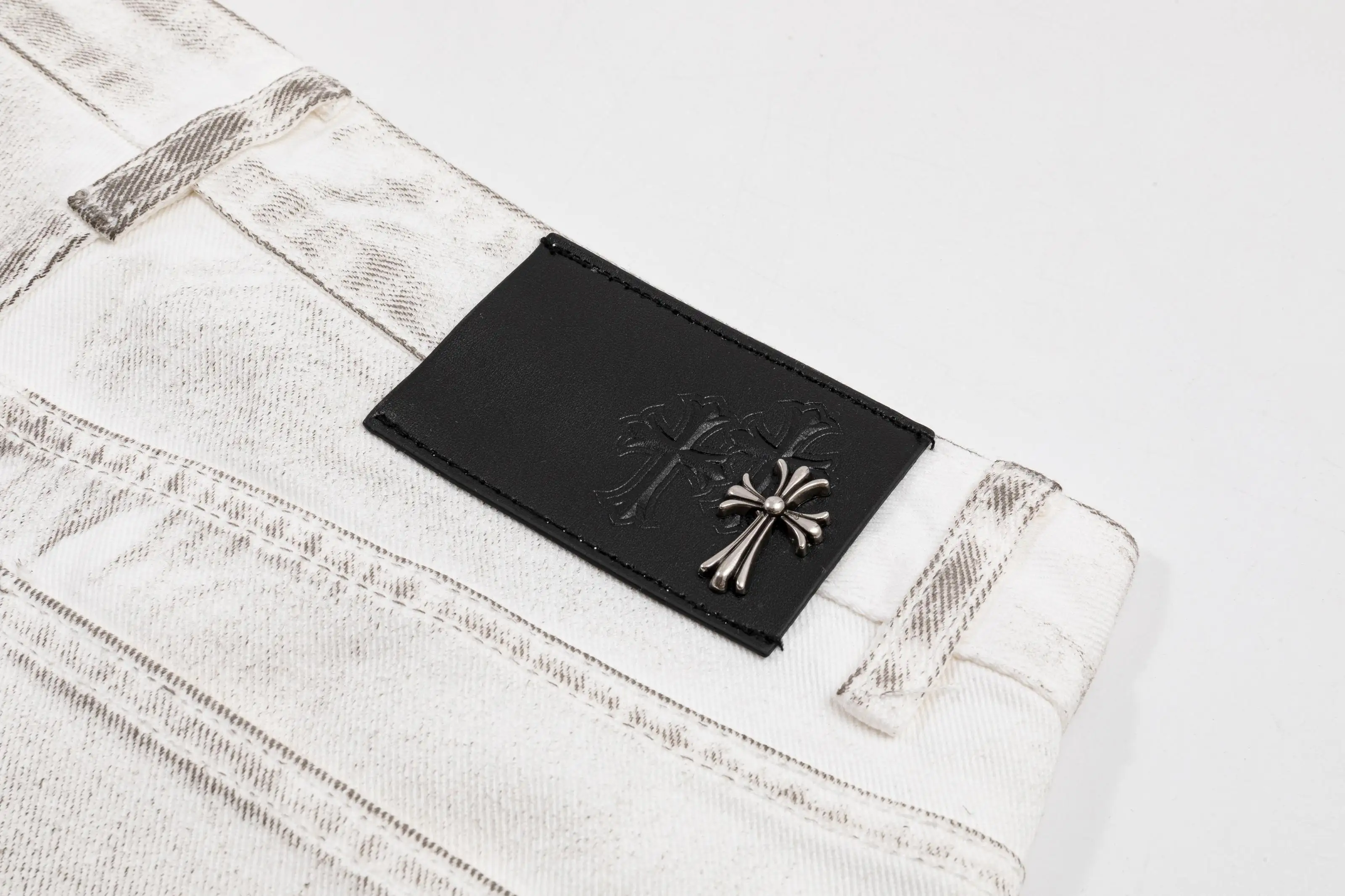 Rhinestone Embellished Straight-Leg Jeans D25019741 — view 9