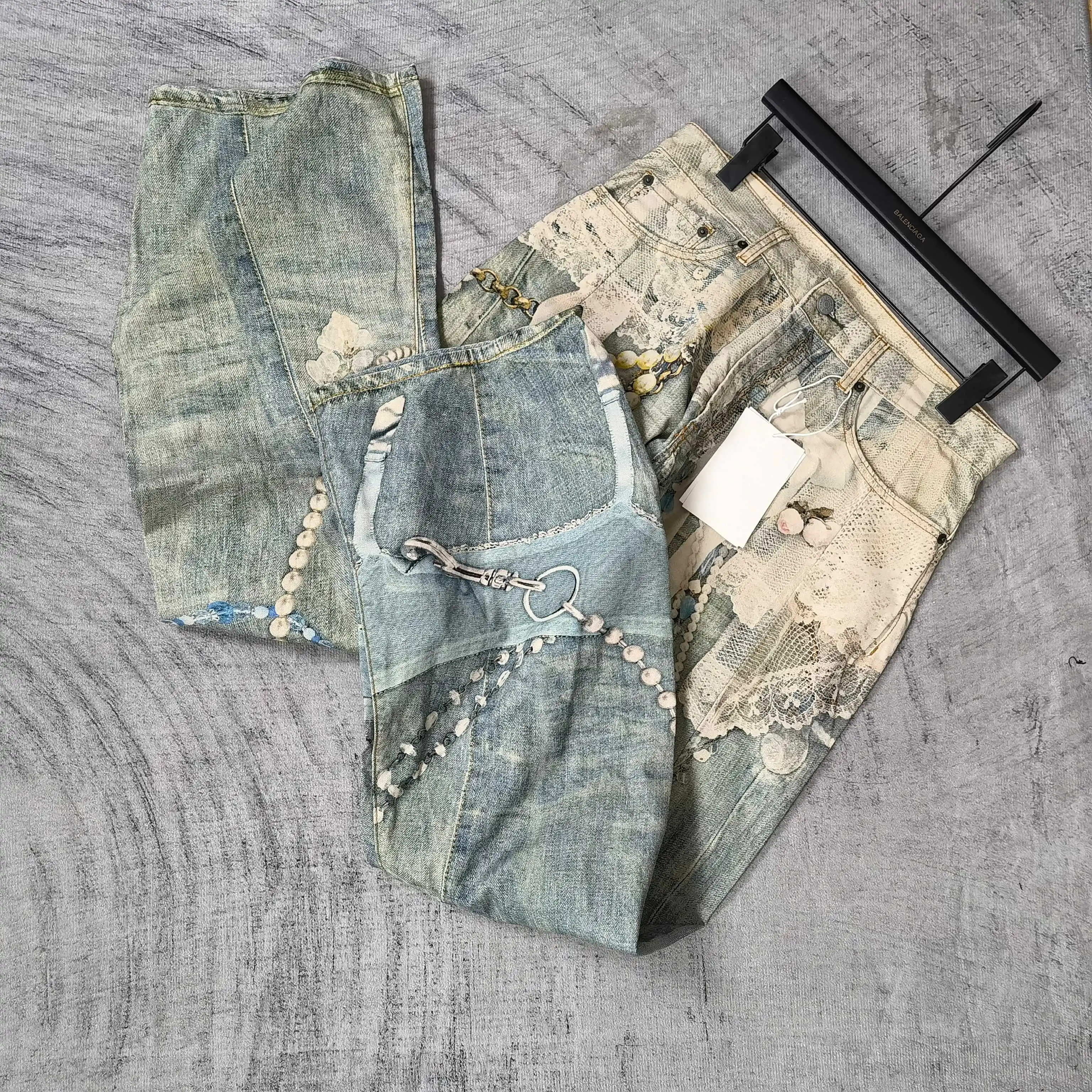 Trompe L'oeil Lace and Pearl Print Curved-Leg Jeans D25524545 — view 4