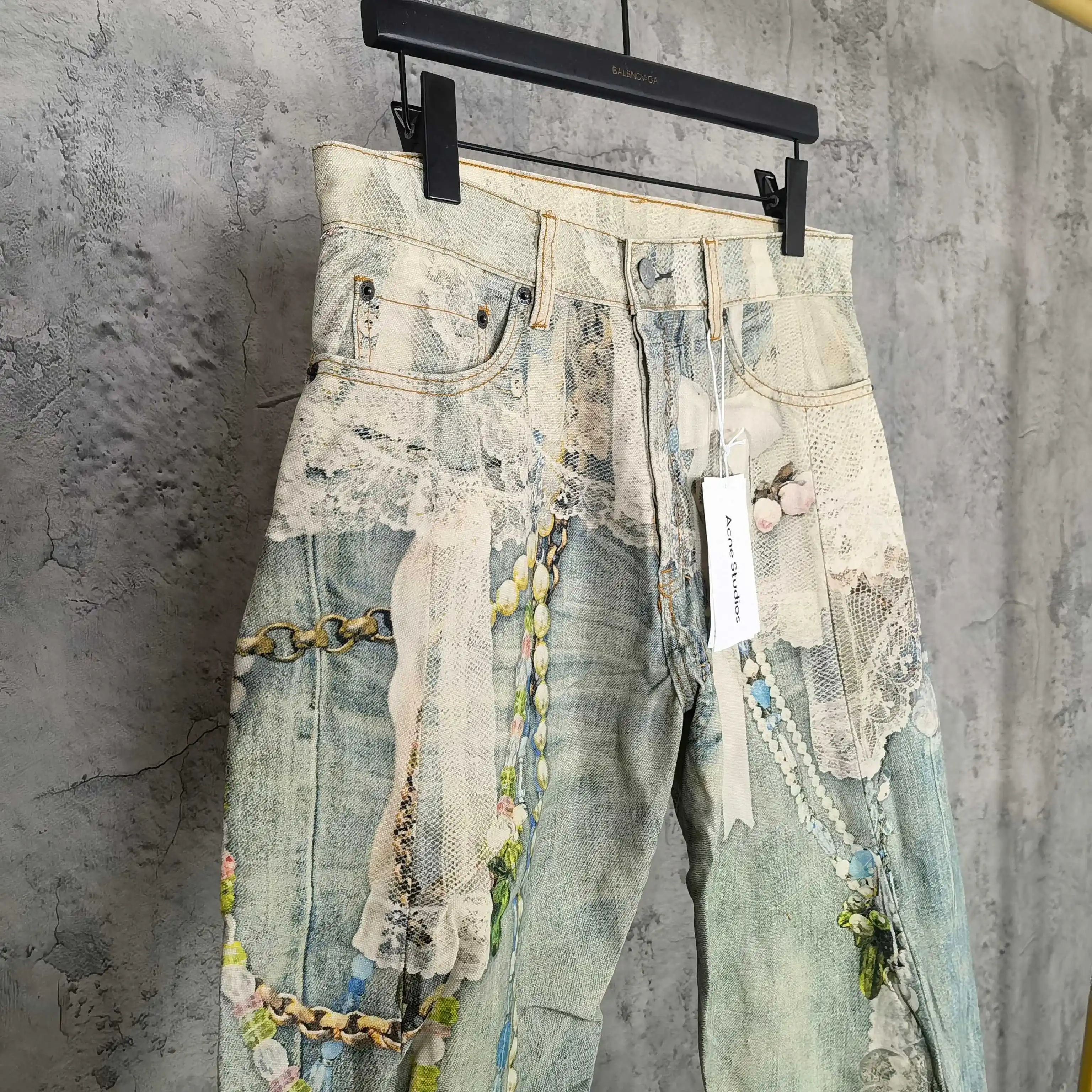 Trompe L'oeil Lace and Pearl Print Curved-Leg Jeans D25524545 — view 7
