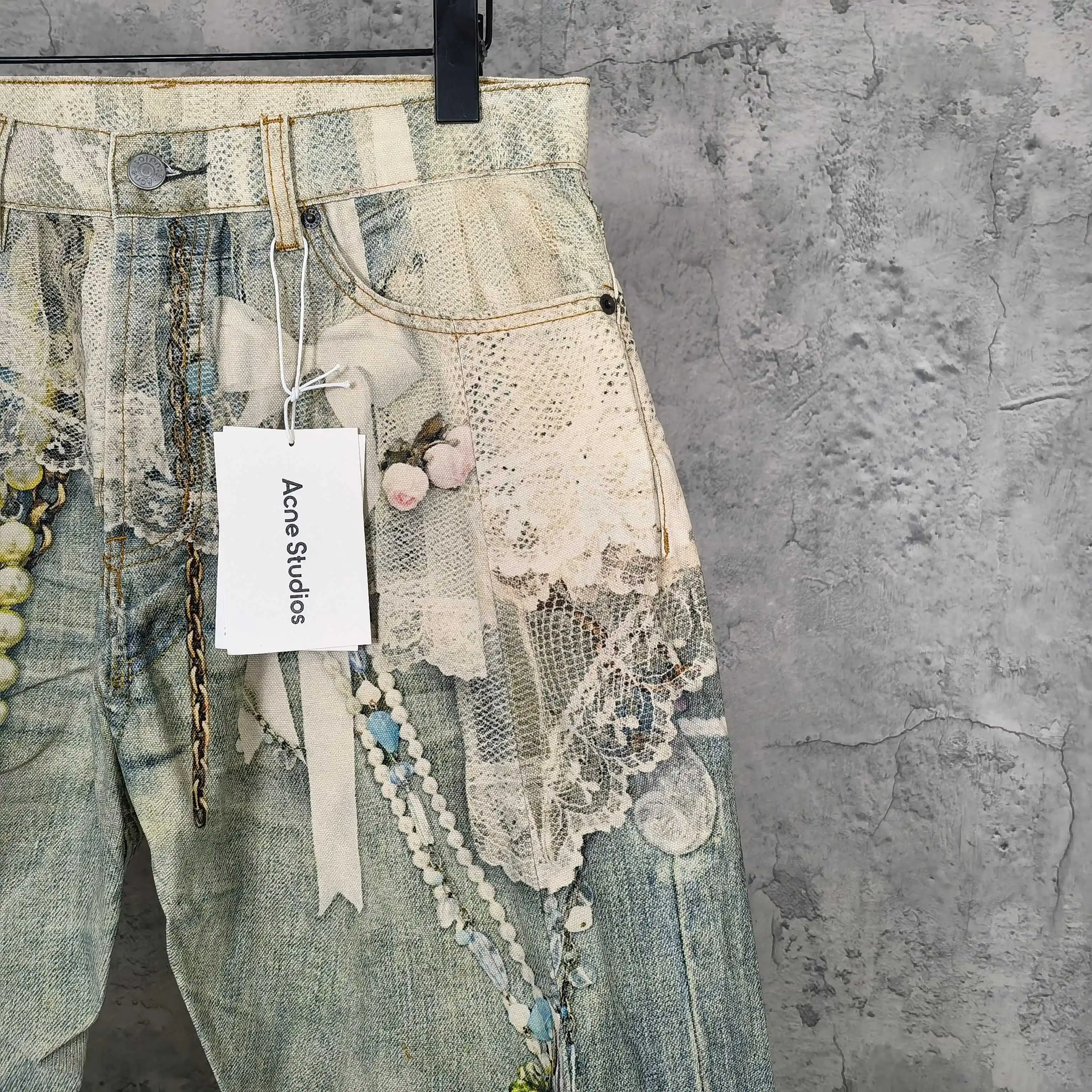 Trompe L'oeil Lace and Pearl Print Curved-Leg Jeans D25524545 — view 9