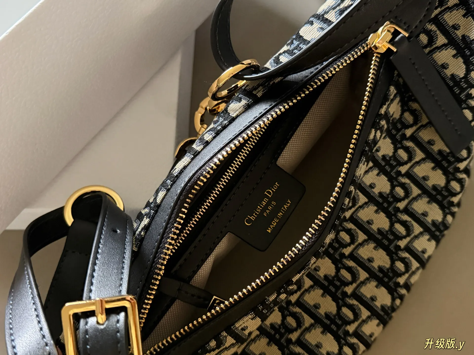 D-Journey Canvas Hobo Bag D38018257 — view 5