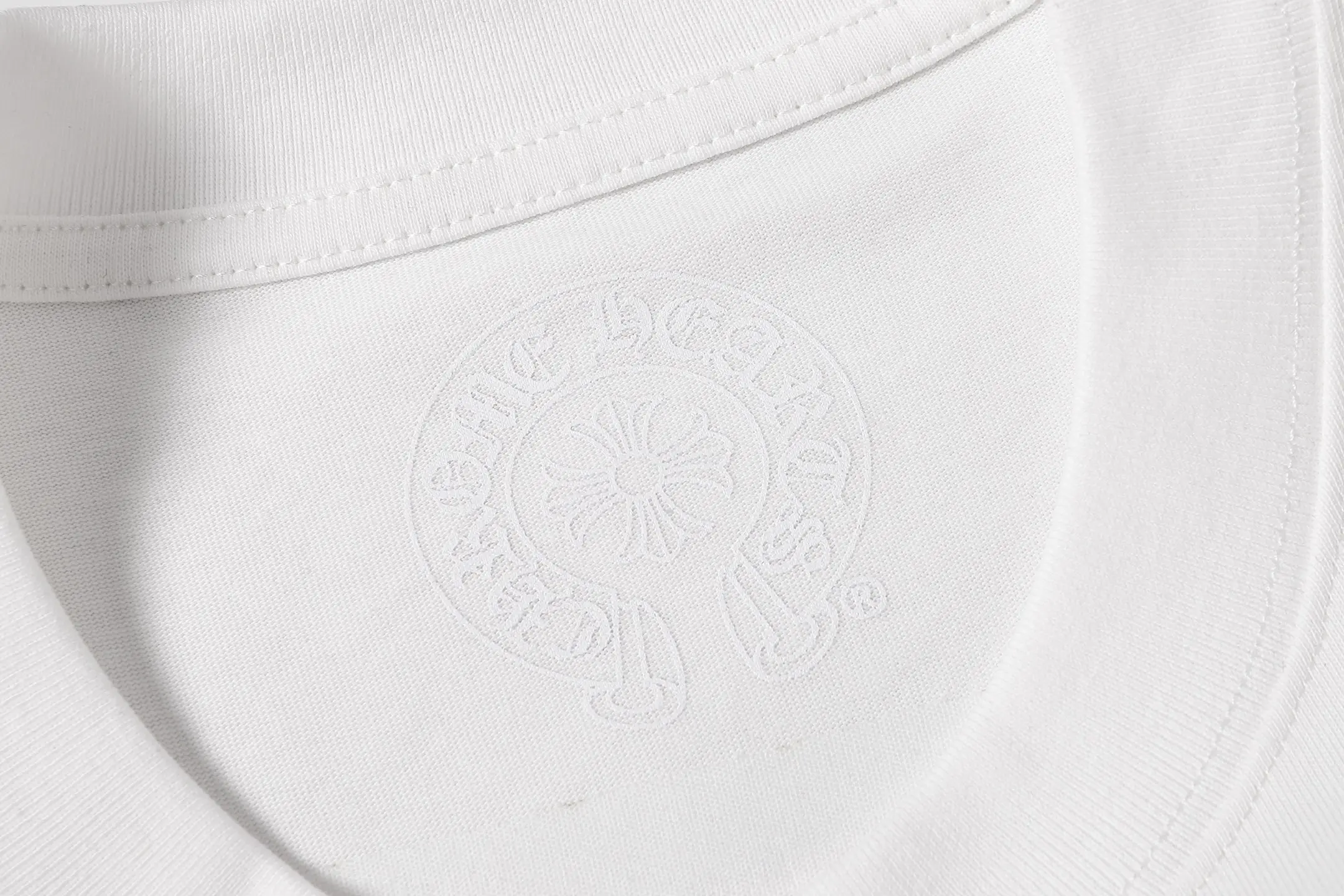 Horseshoe Appliqué Embroidered T-Shirt D10014112 — view 6