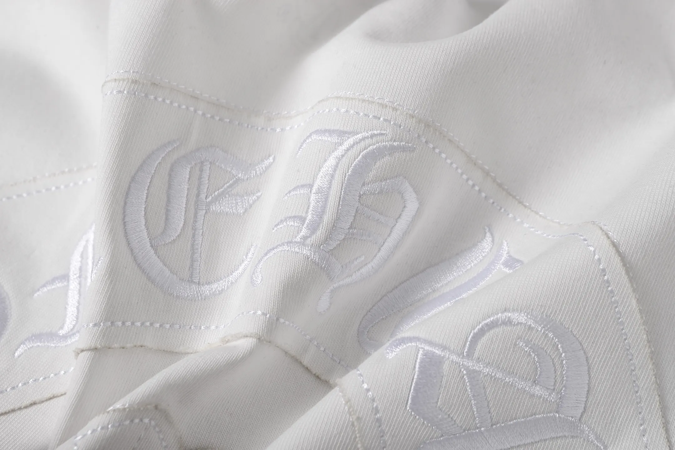 Horseshoe Appliqué Embroidered T-Shirt D10014112 — view 11