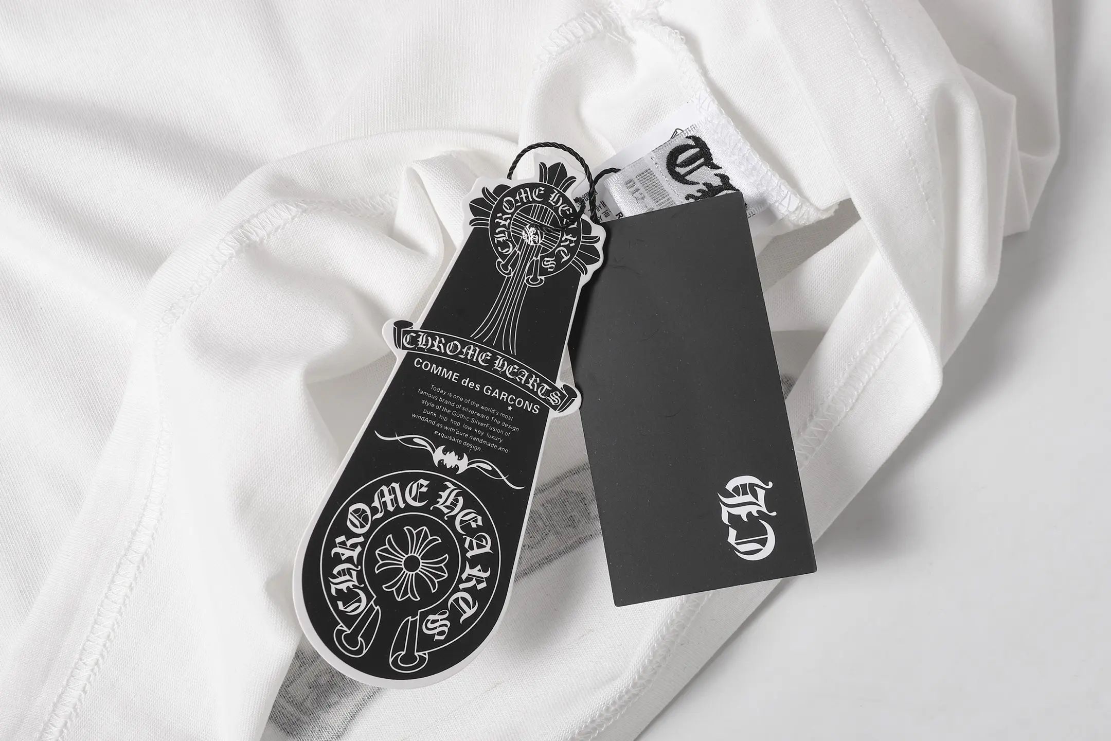 Horseshoe Appliqué Embroidered T-Shirt D10014112 — view 13