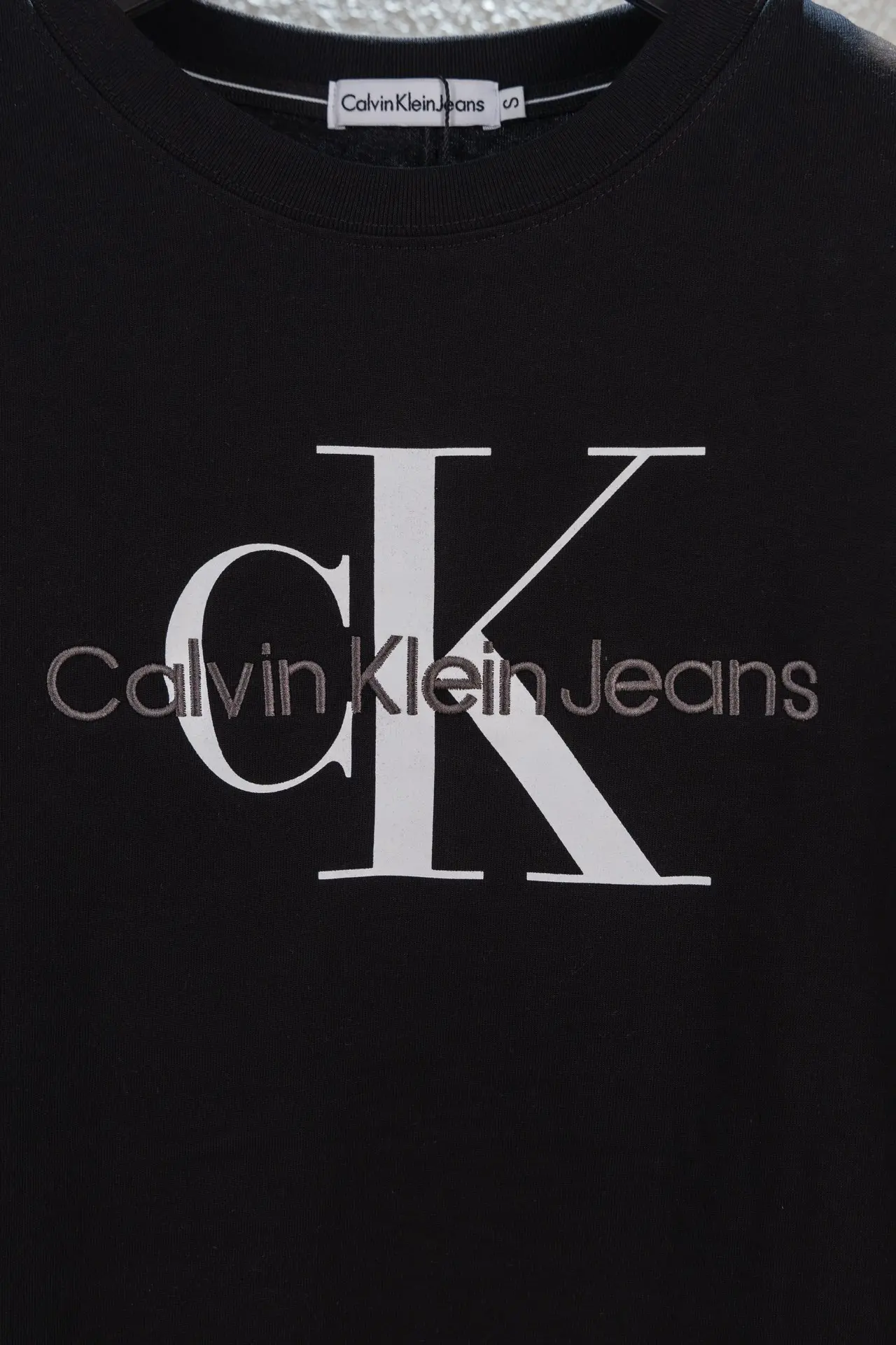 Logo Embroidered Long-Sleeve T-Shirt D12312645 — view 4