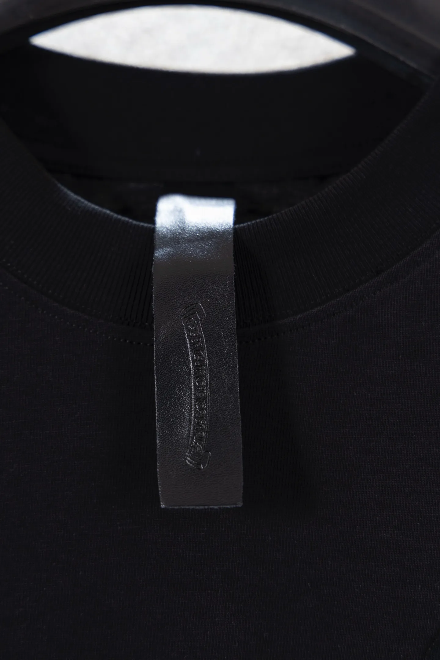 Cross Appliqué Embroidered Cotton T-Shirt D12512611 — view 9