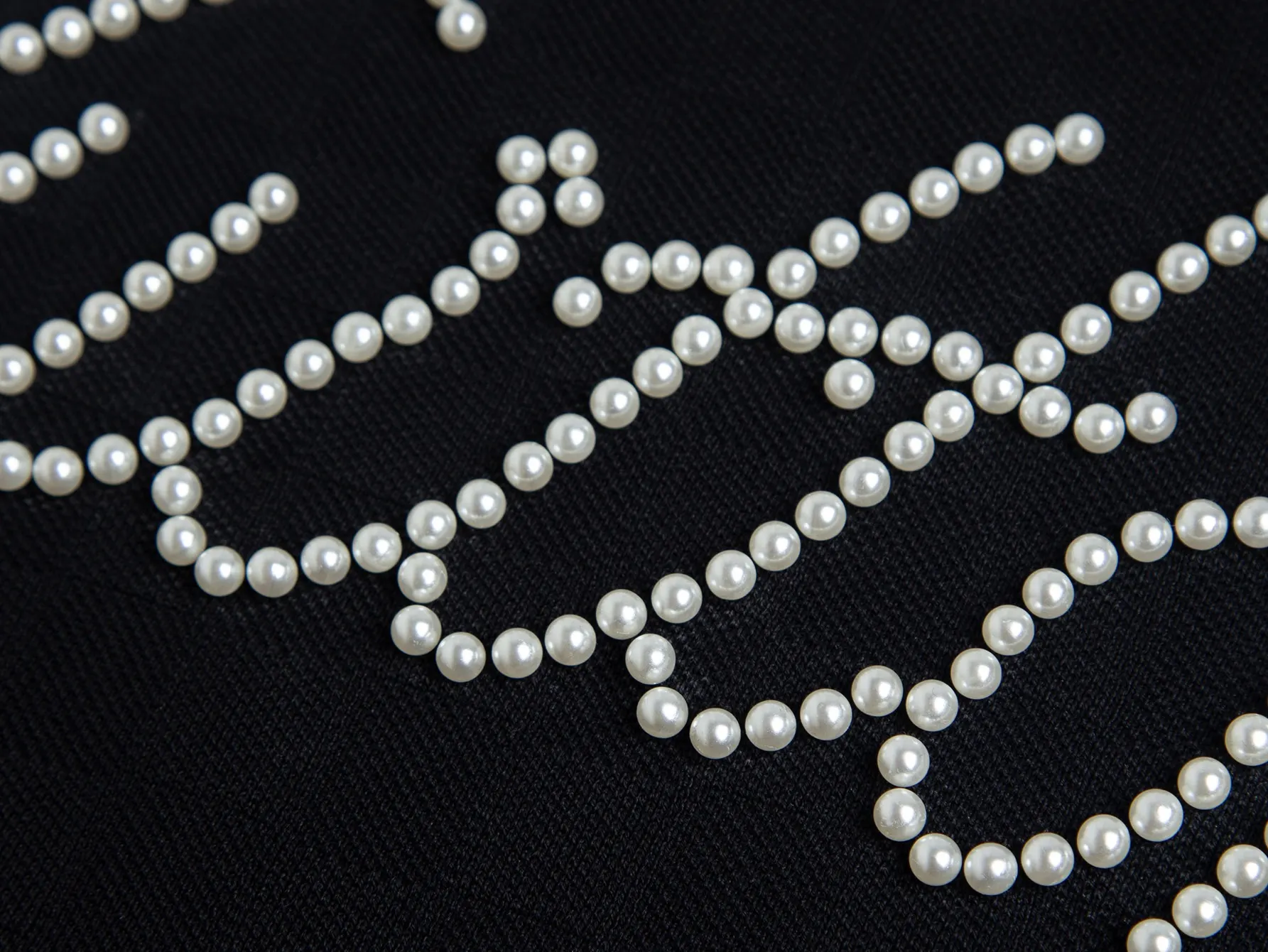 Pearl-Embellished Logo Cotton T-Shirt D12516350 — view 3