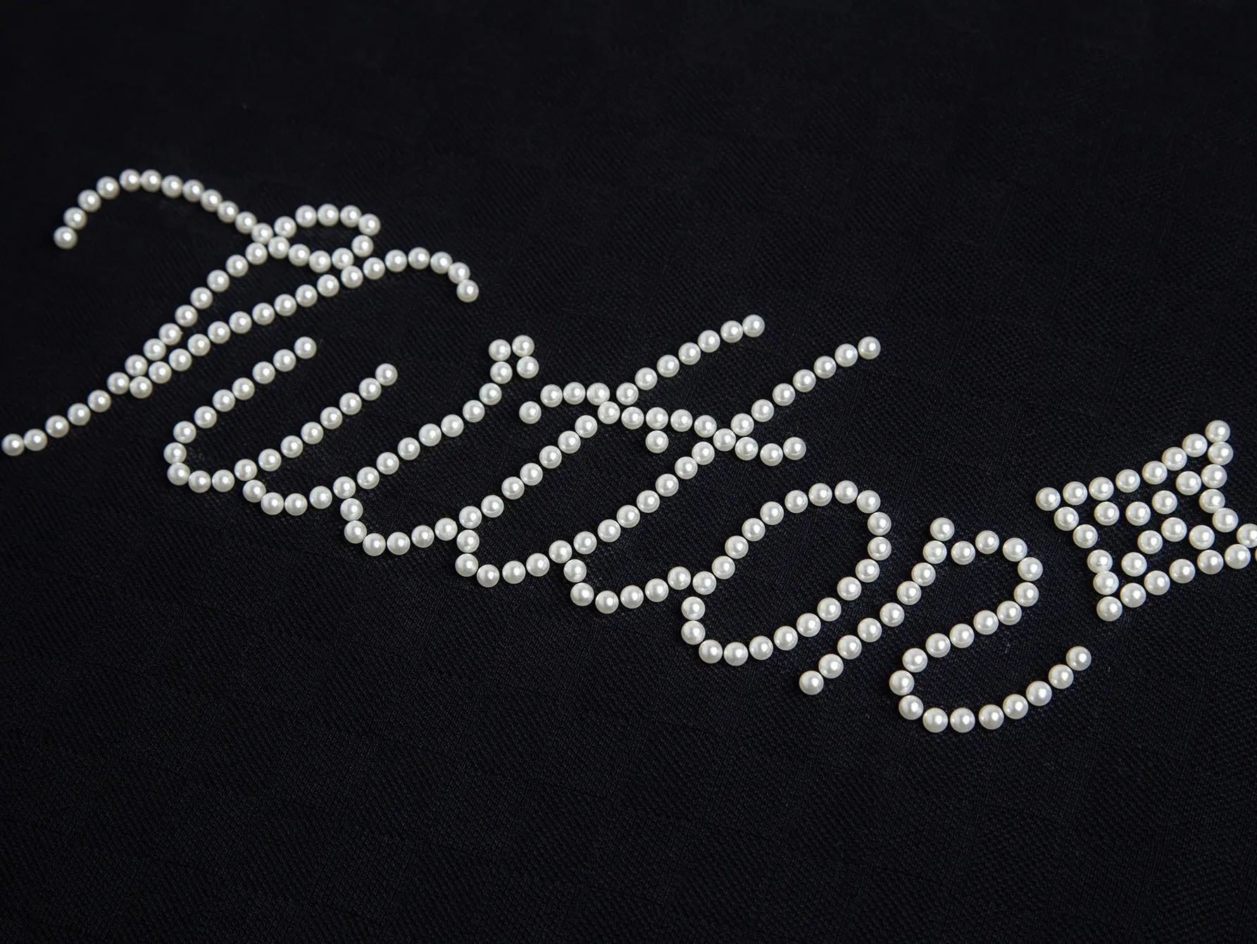Pearl-Embellished Logo Cotton T-Shirt D12516350 — view 4