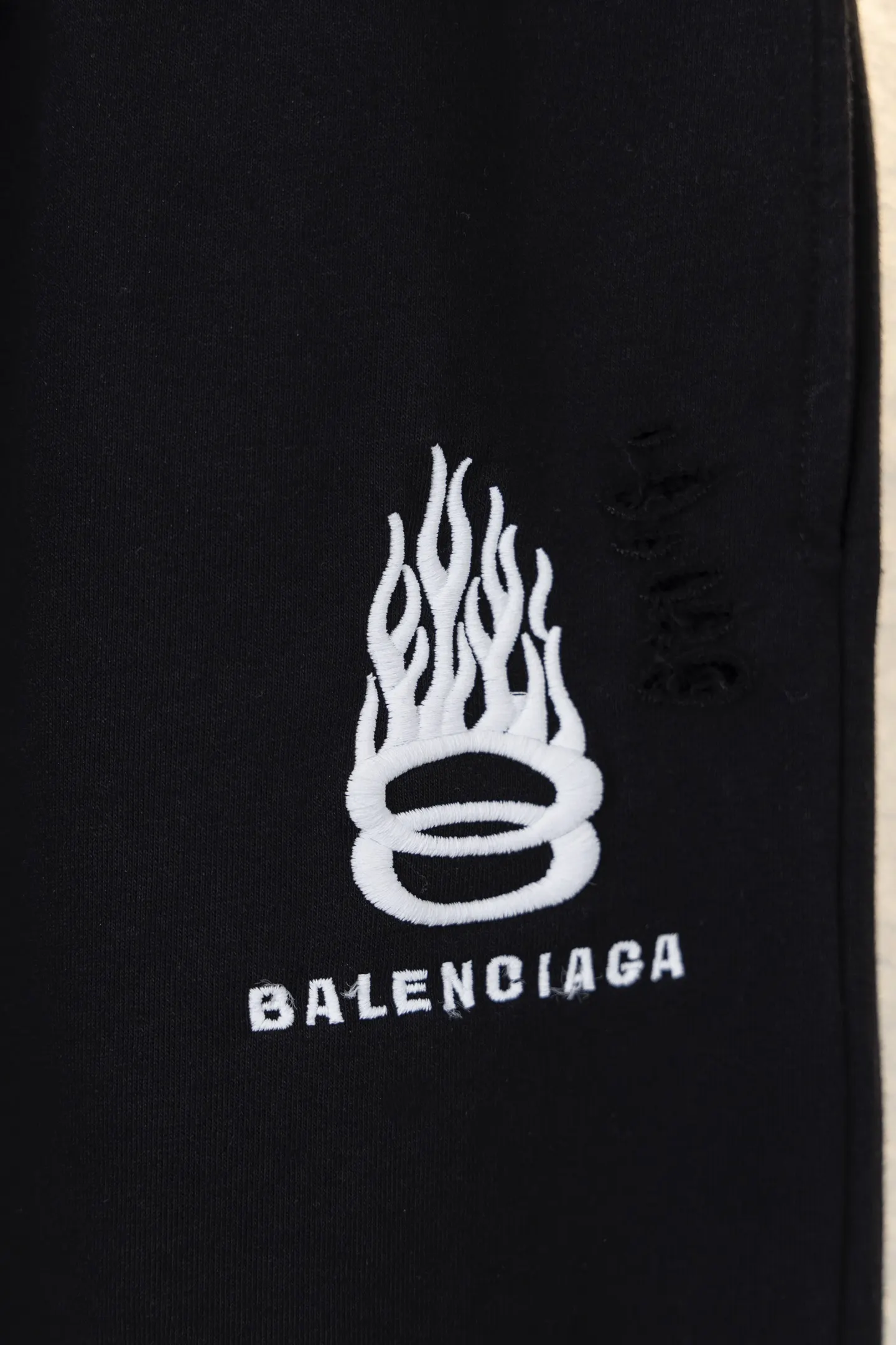Flame Logo Distressed Cotton Shorts D12812617 — view 5