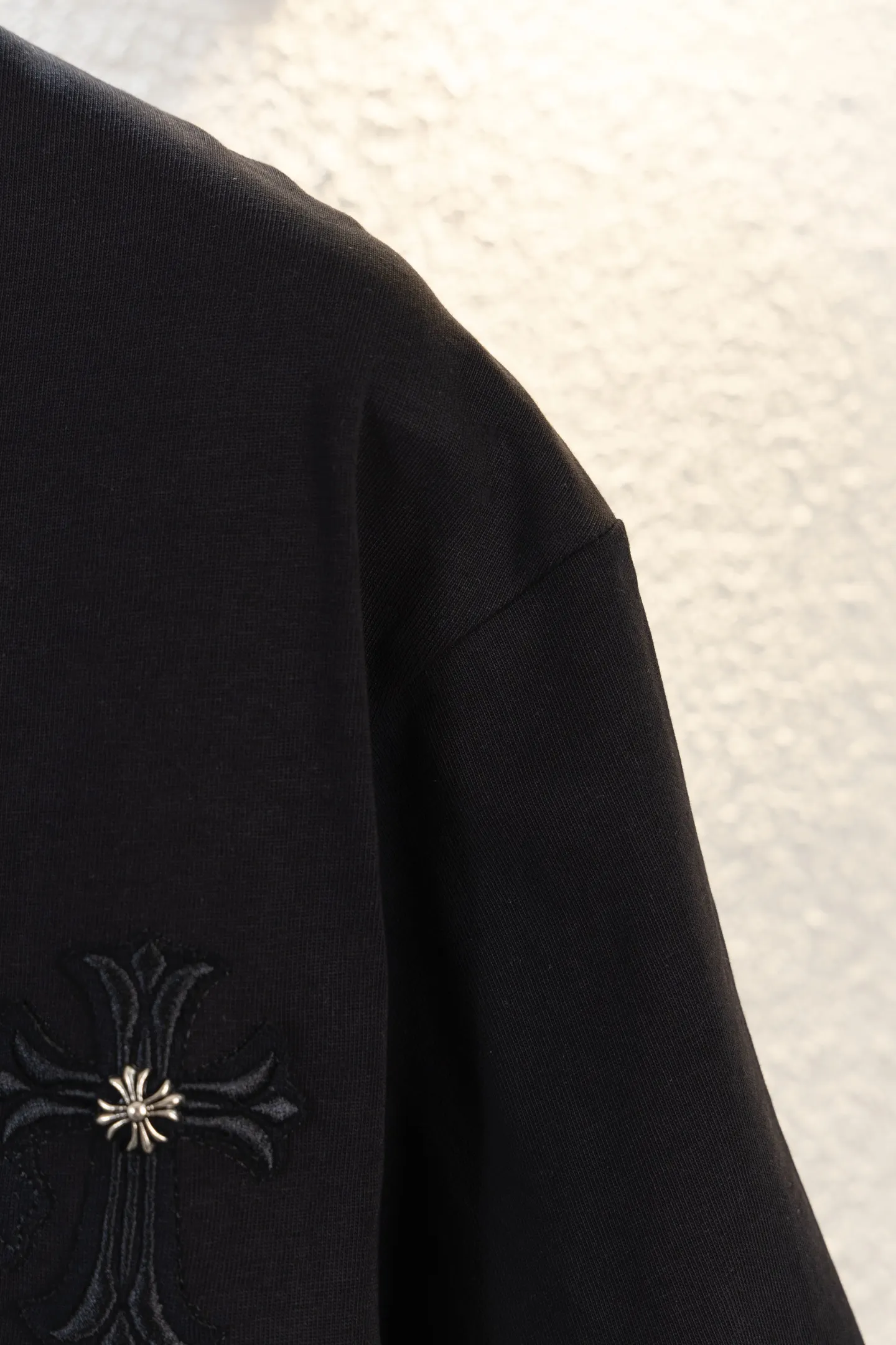 Leather Cross Patch Cotton T-Shirt D12812613 — view 9