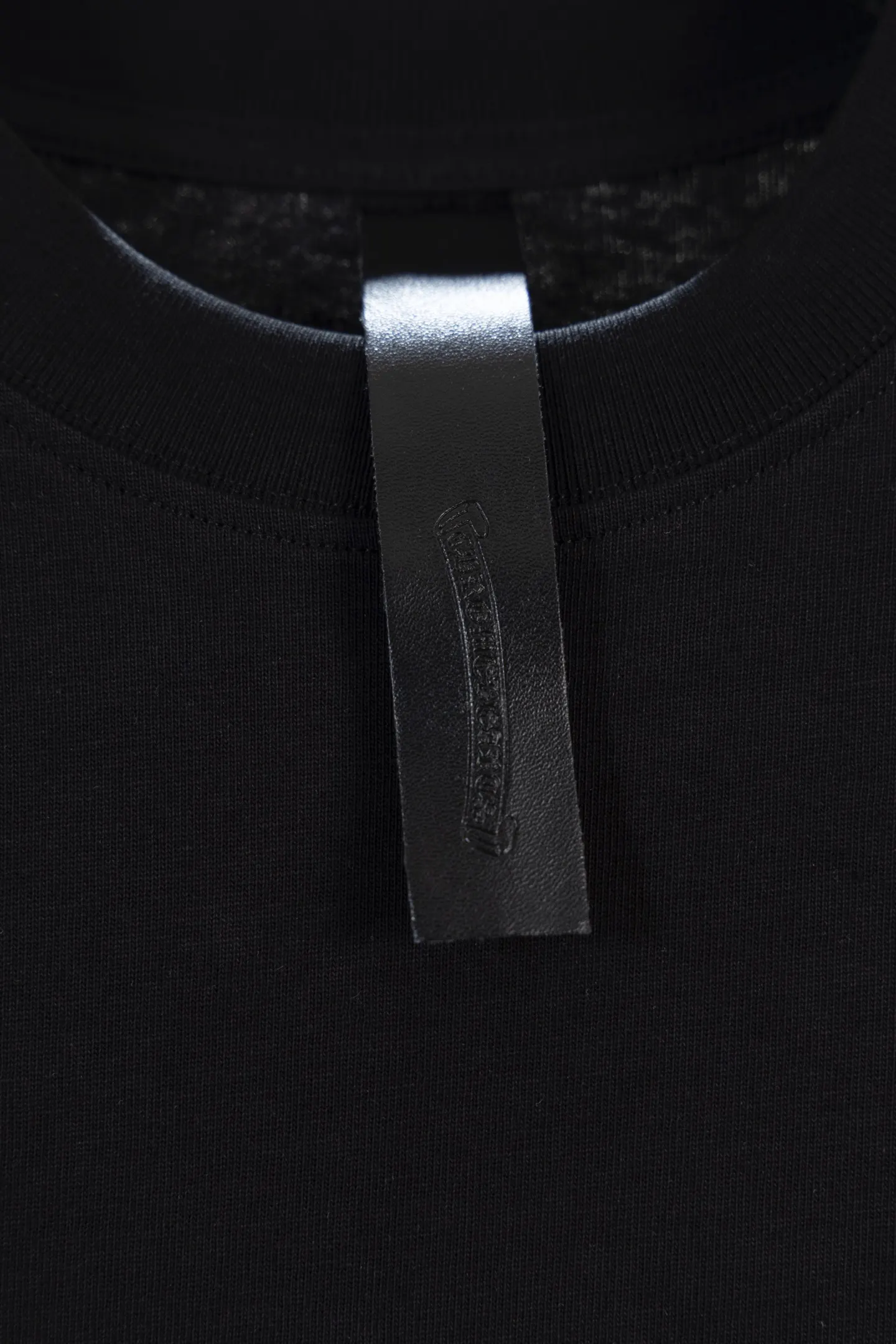 Leather Cross Patch Cotton T-Shirt D12812613 — view 10