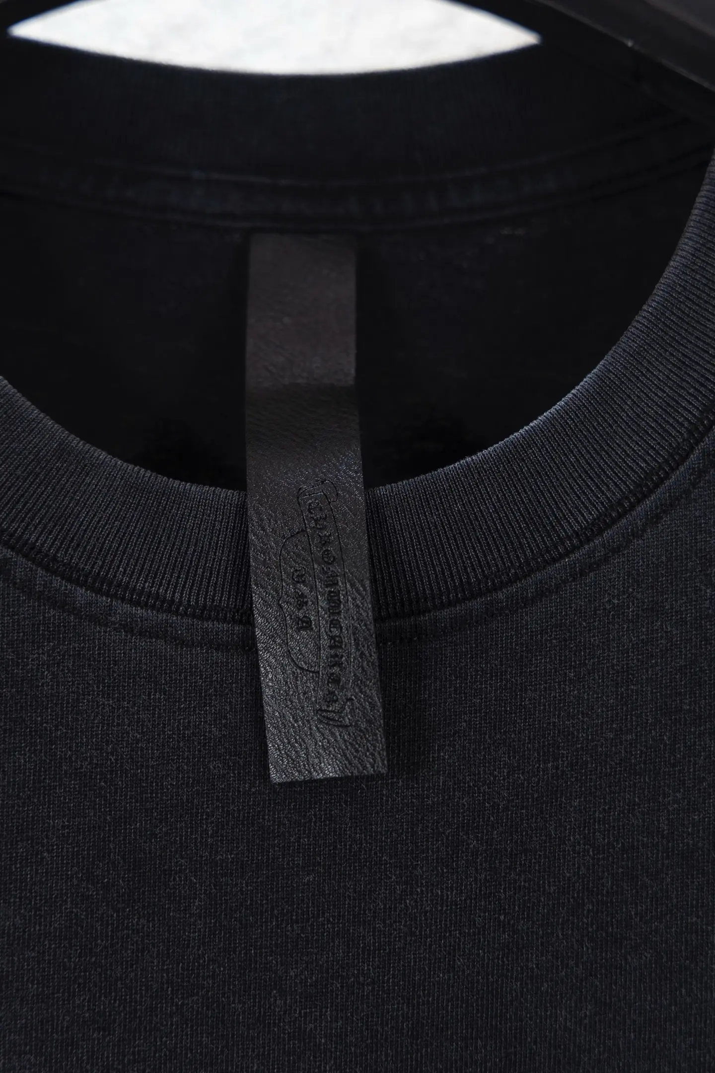 Cross Patch Embroidered Cotton T-Shirt D13012631 — view 4